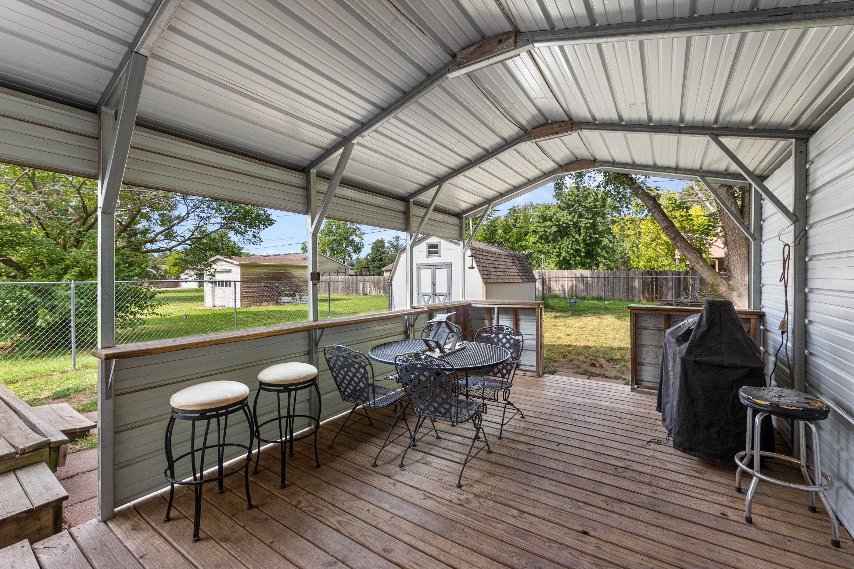 505 Sweezy Property Photo 10