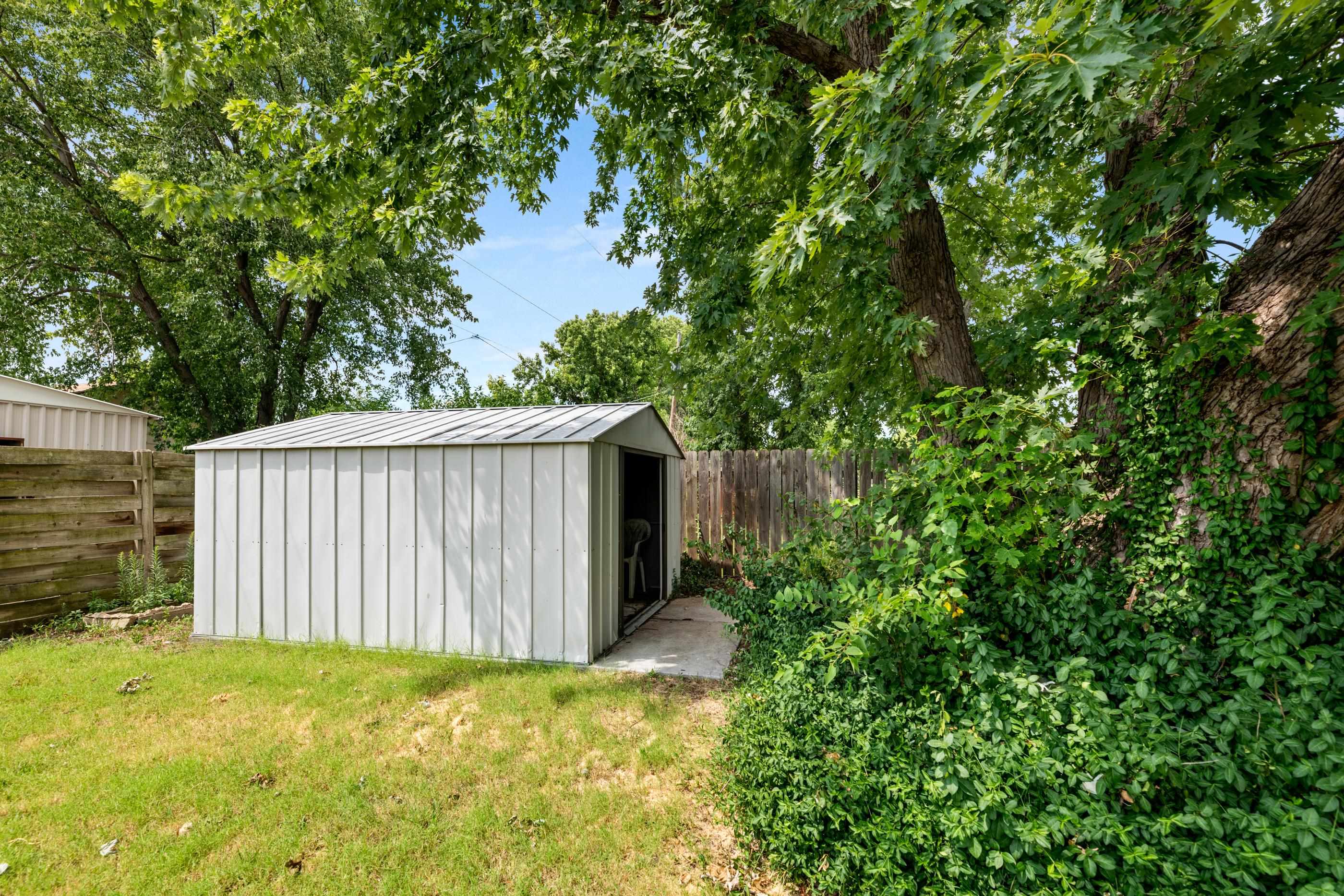 3327 S All Hallows Ave Property Photo 32