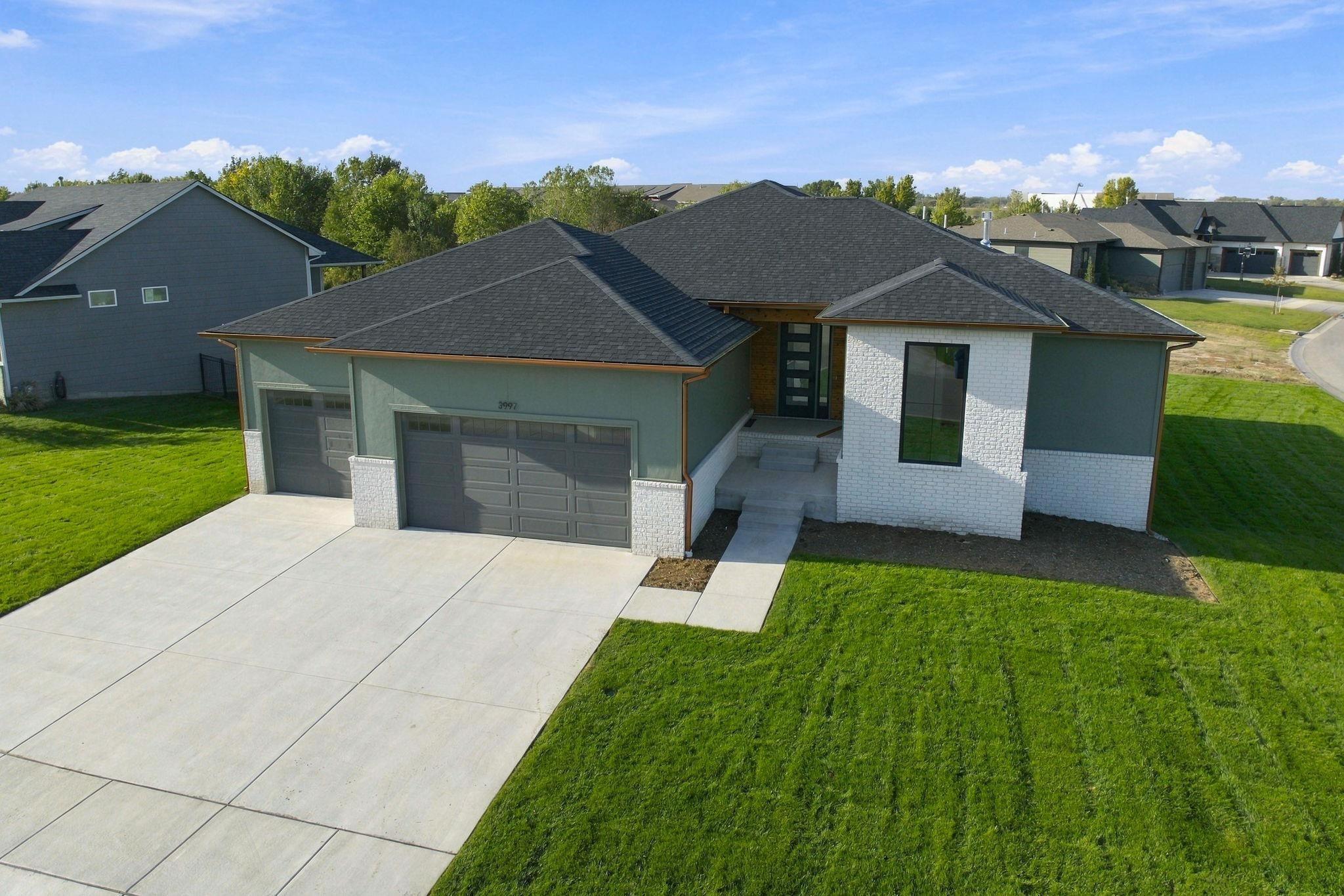 3997 N Estancia Ct Property Photo 2