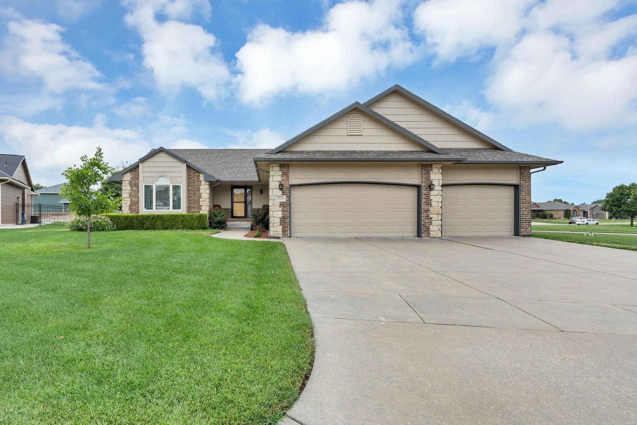 2519 W Rio Vista Ct. Property Photo 2