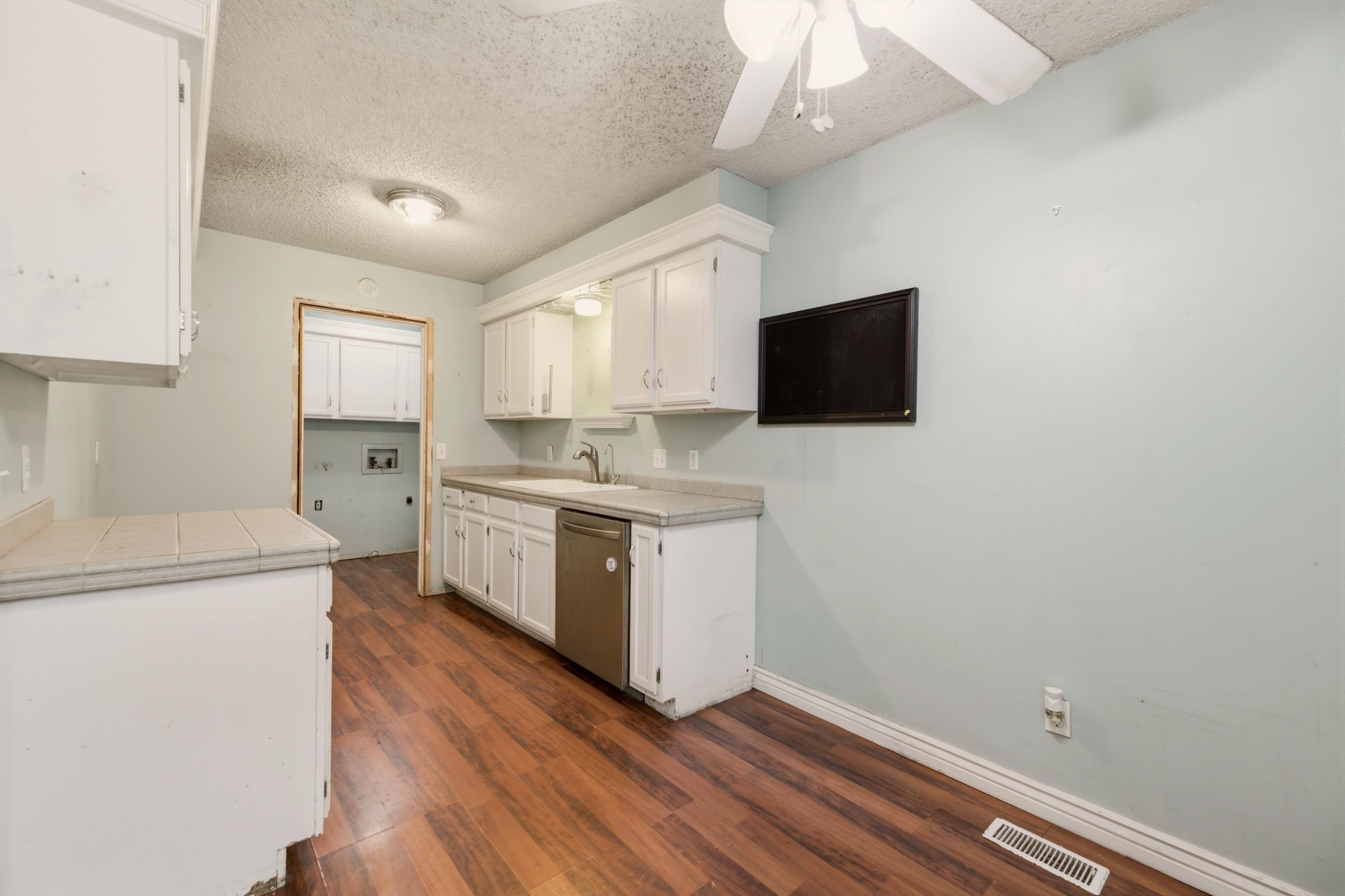 725 W Lockwood St Property Photo 10