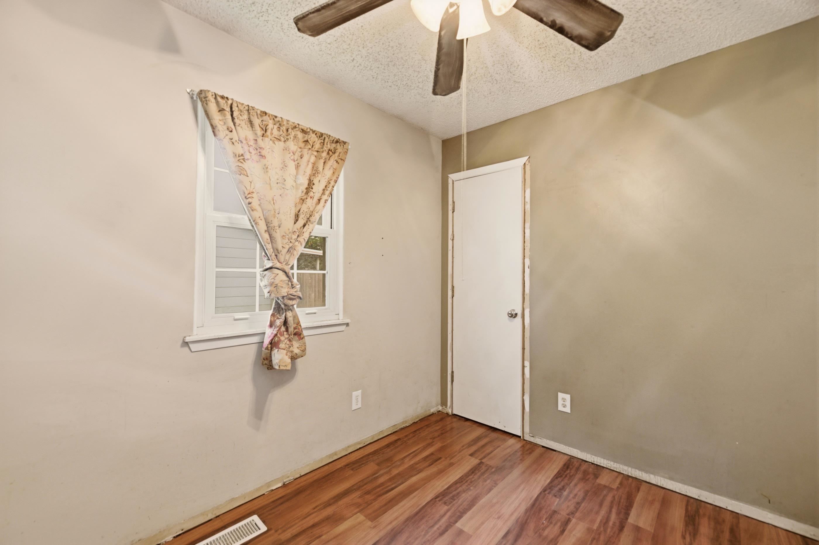725 W Lockwood St Property Photo 20