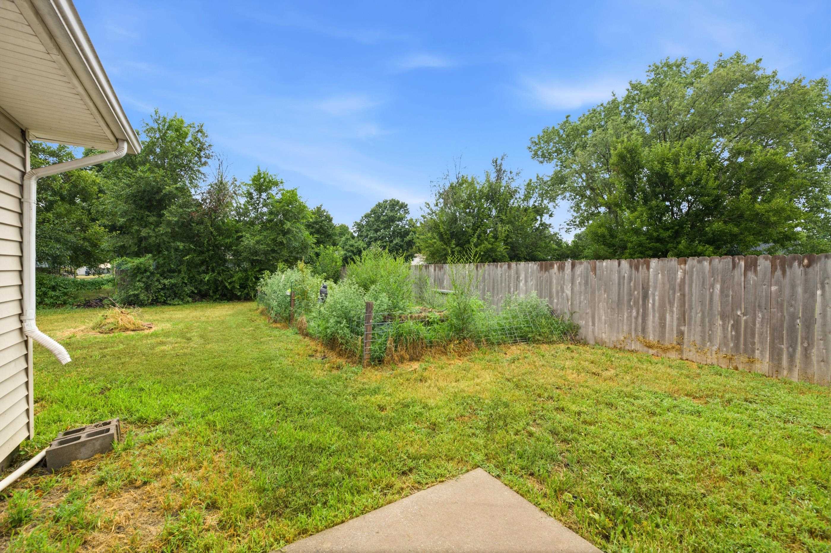 725 W Lockwood St Property Photo 31