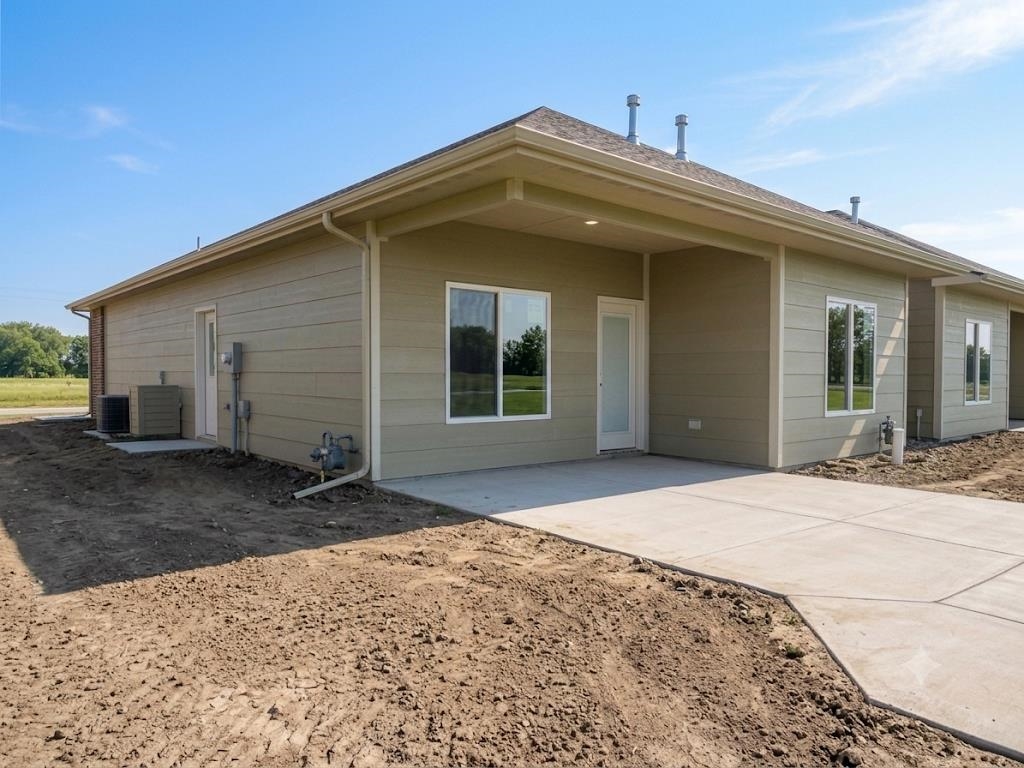 5157 N Sweetwater Road Property Photo 2