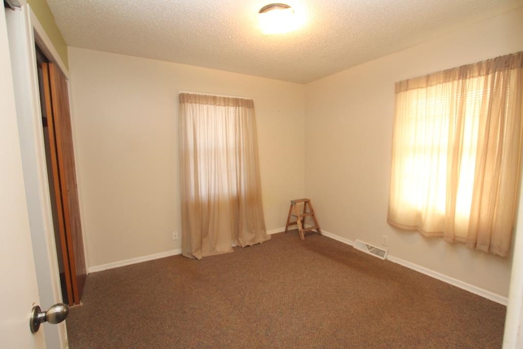 1113 W 27th Property Photo 4