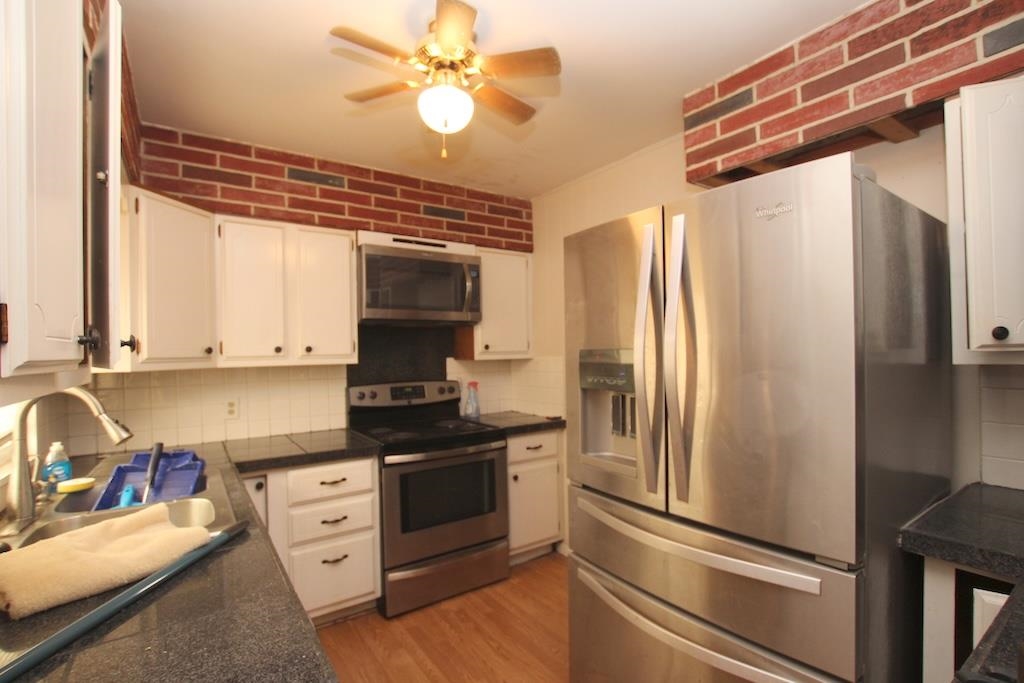 1113 W 27th Property Photo 5