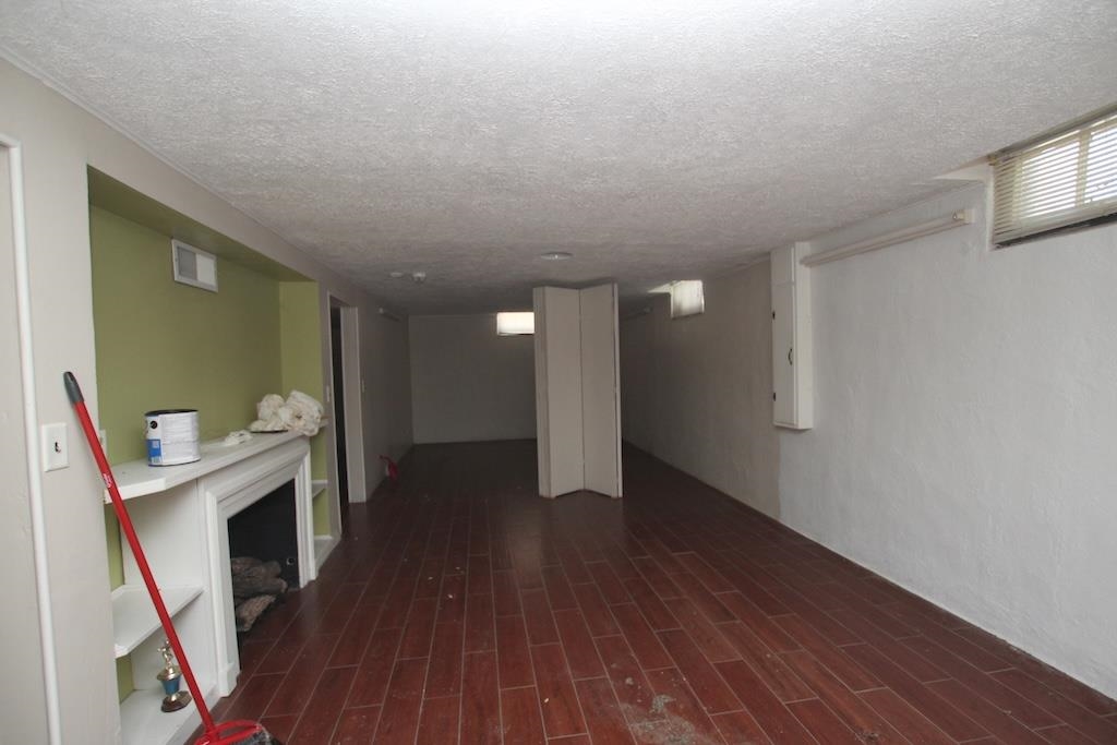 1113 W 27th Property Photo 12