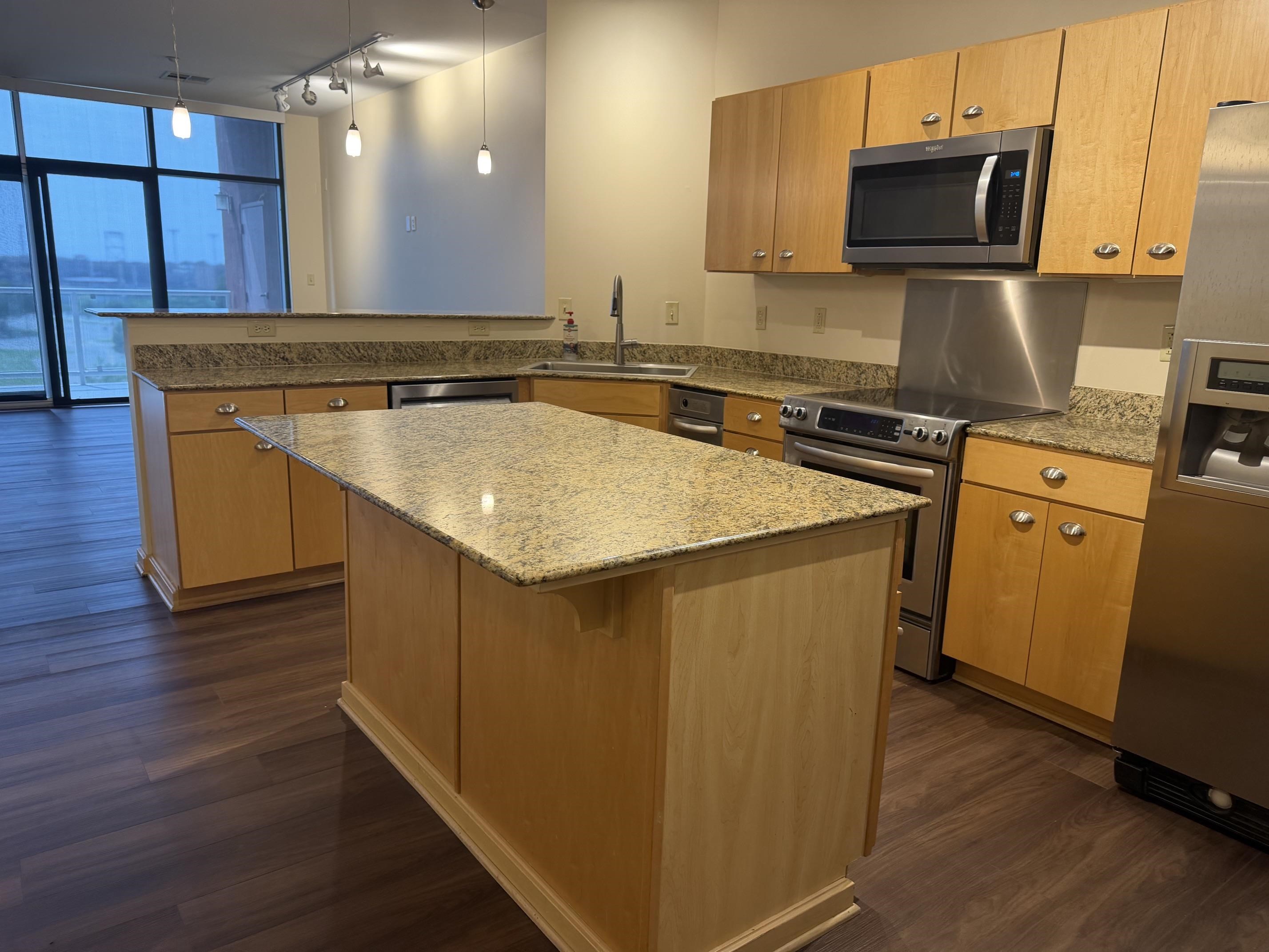 515 S Main Property Photo 5