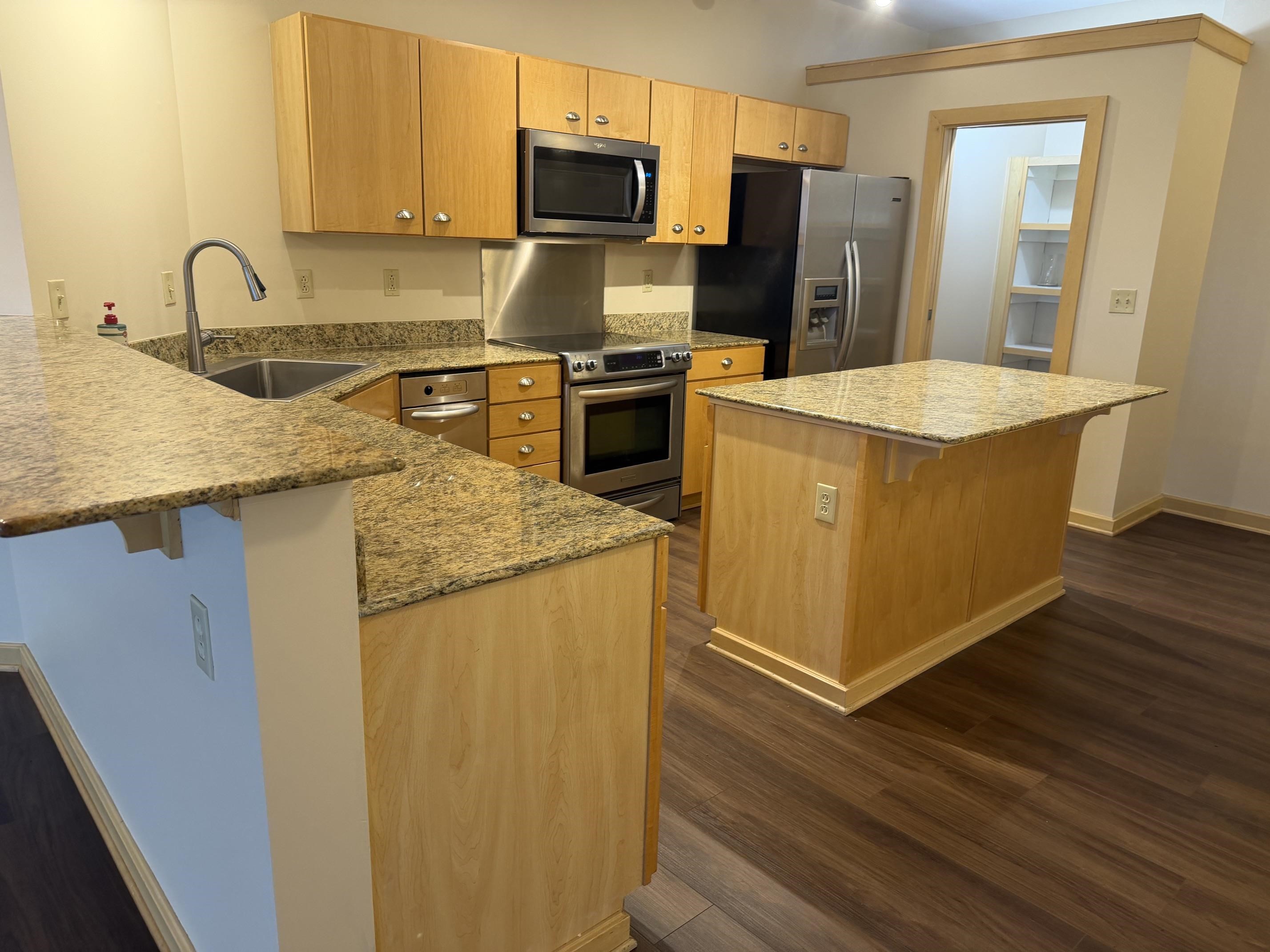 515 S Main Property Photo 6