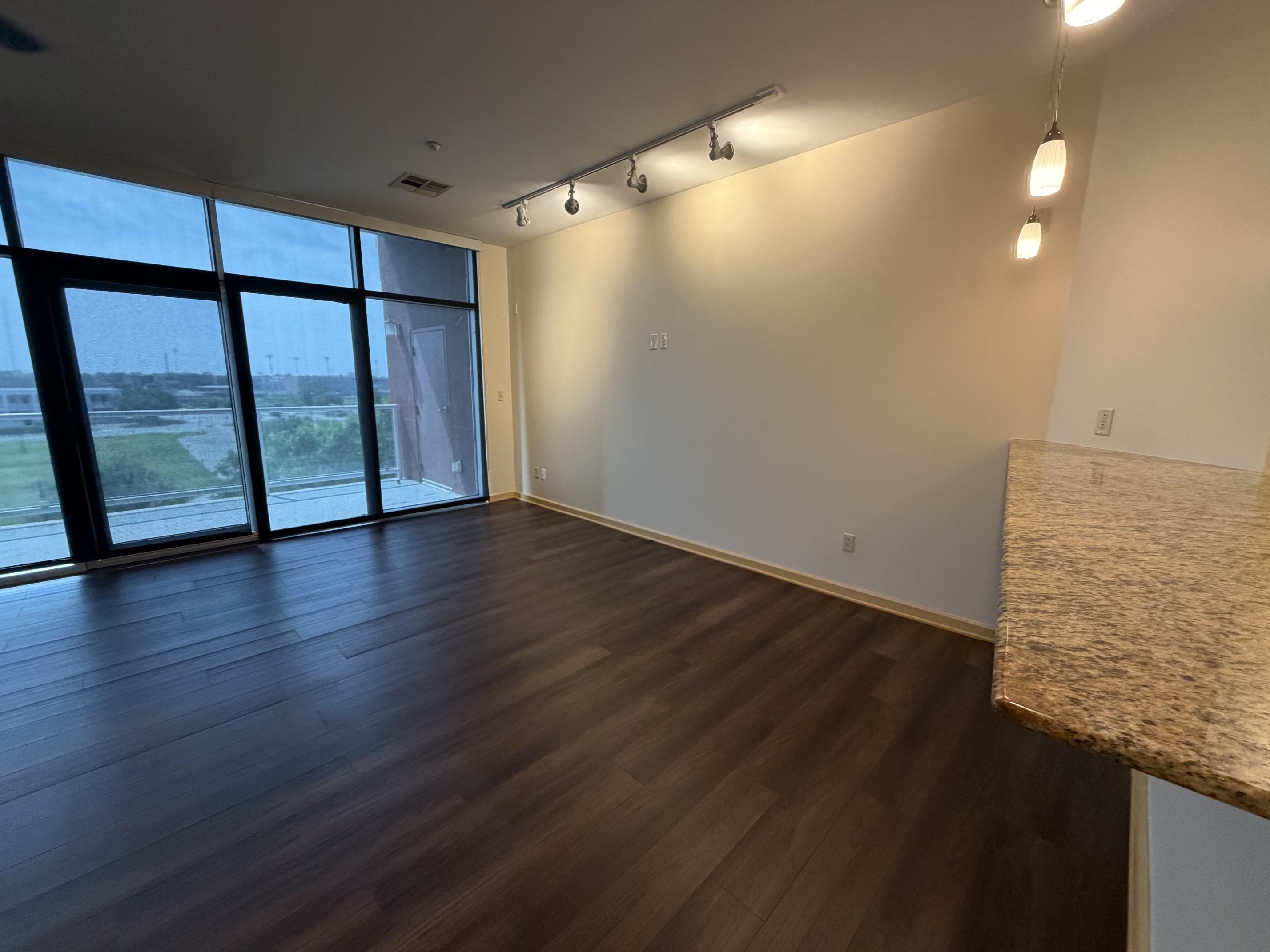 515 S Main Property Photo 11
