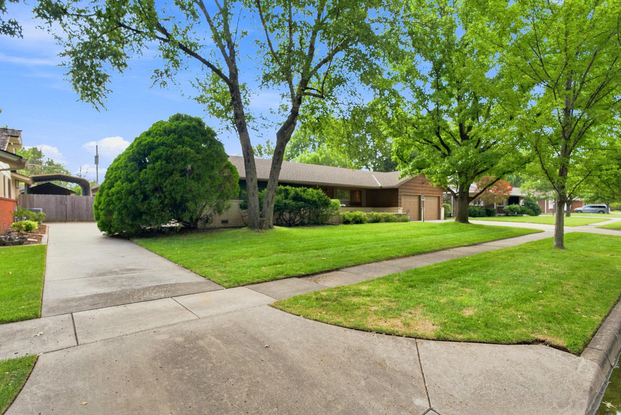 1613 N West Lynn