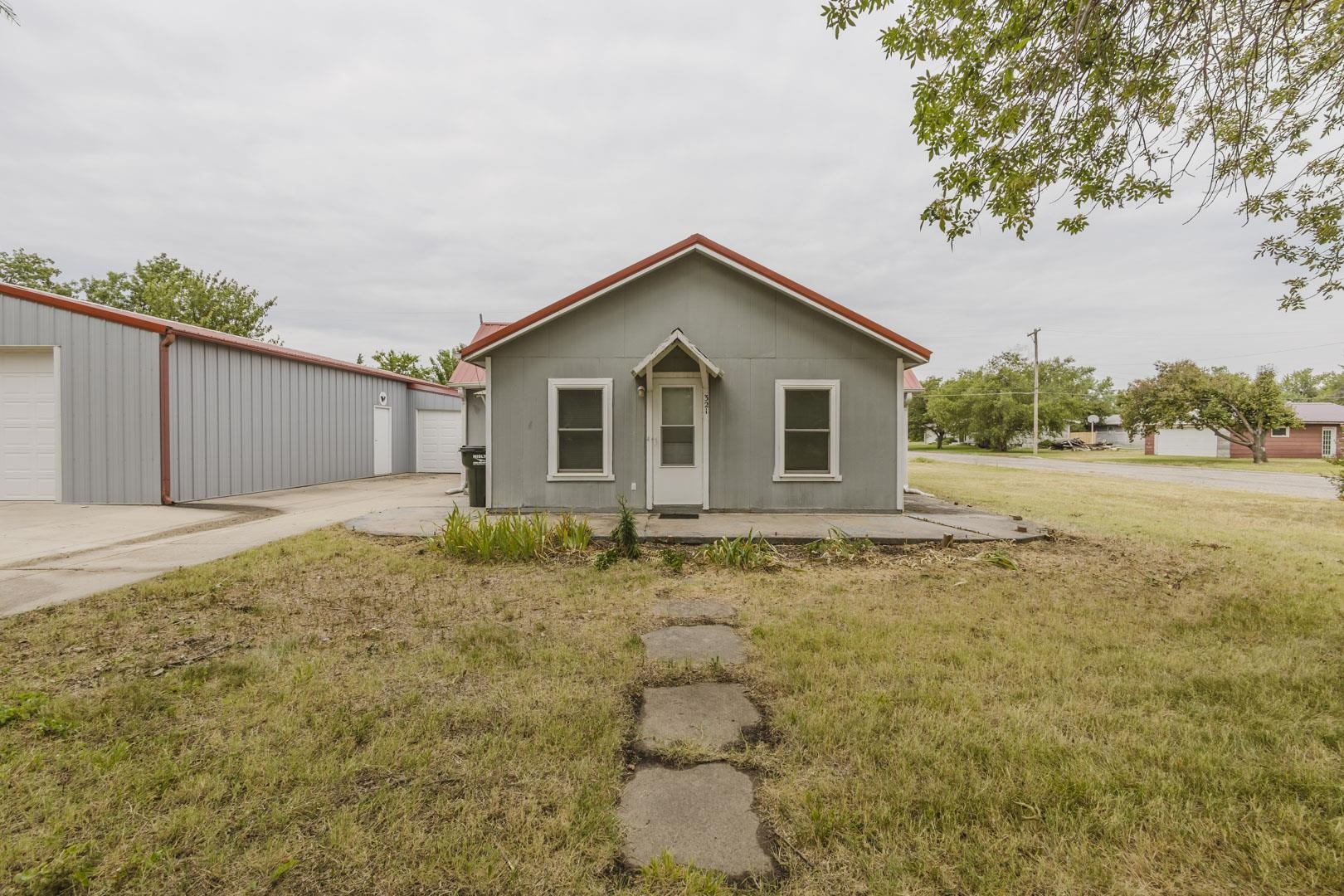 321 N Kansas Ave Property Photo 2