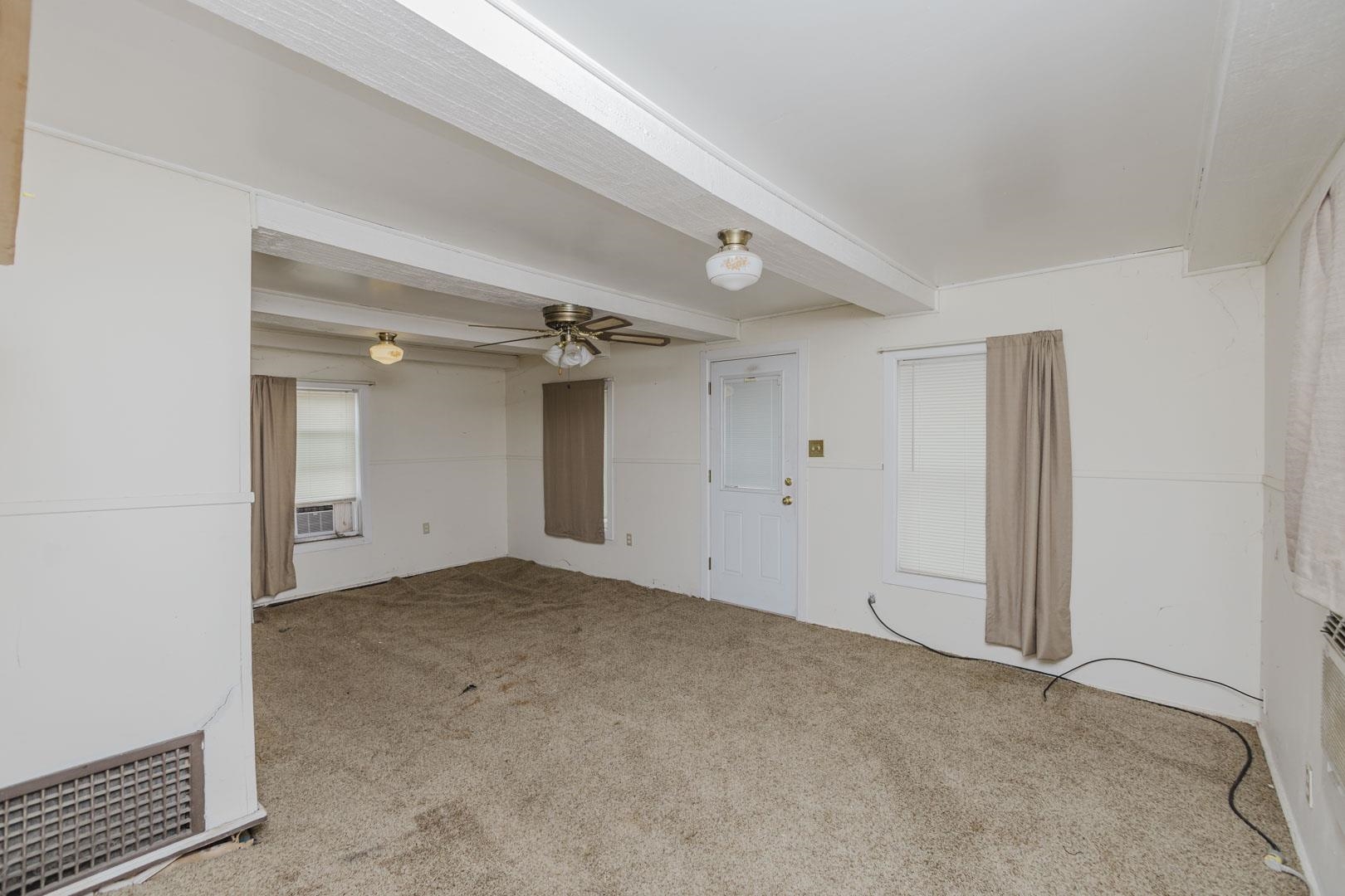 321 N Kansas Ave Property Photo 6