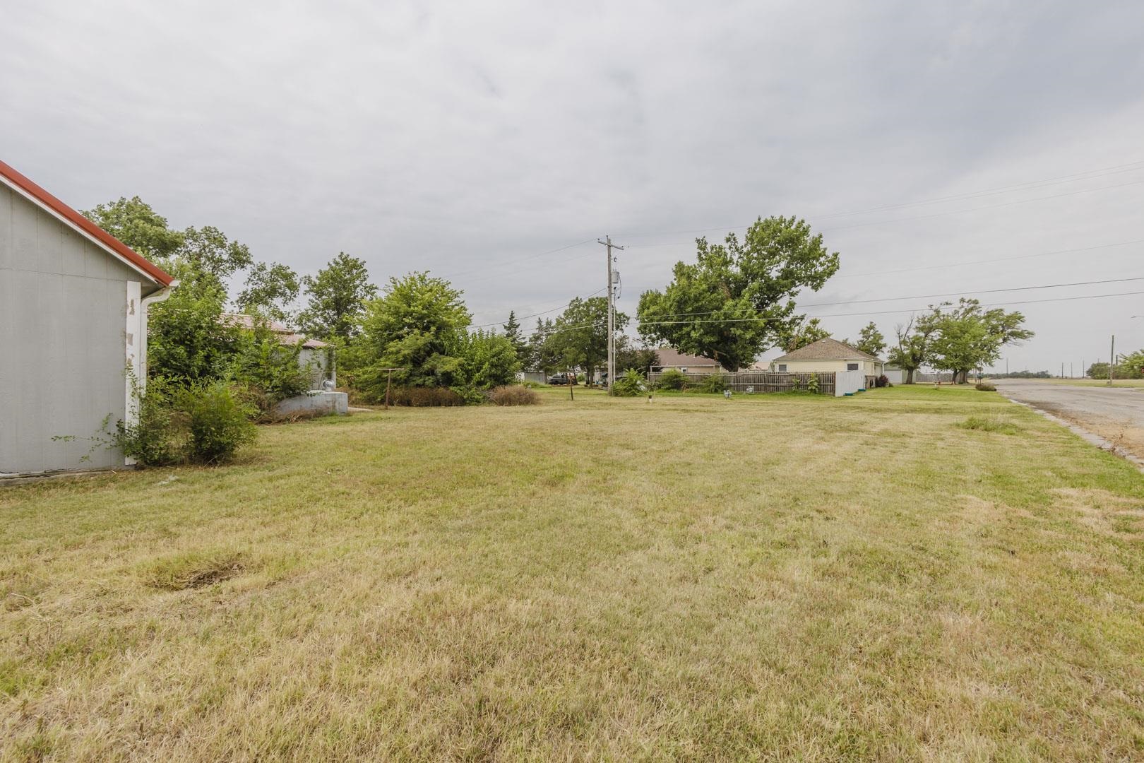 321 N Kansas Ave Property Photo 24