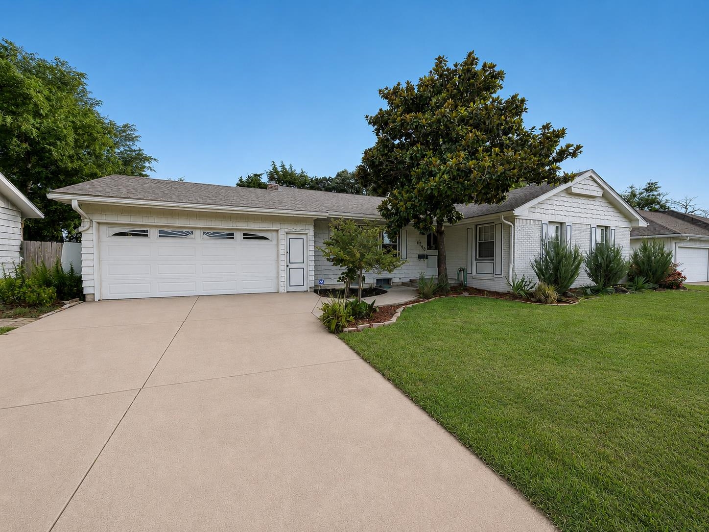 6832 E Farmview Ln Property Photo 1