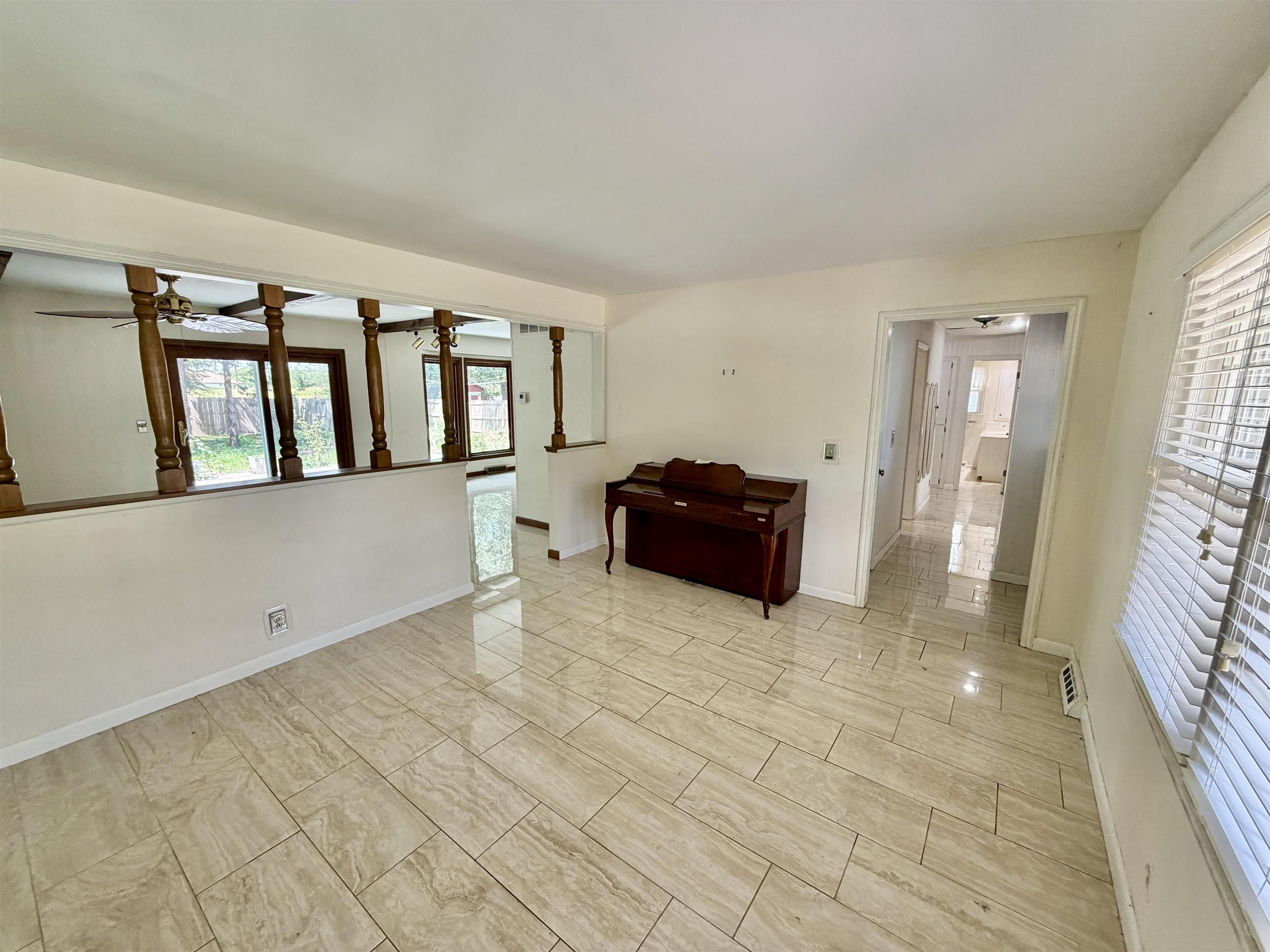 6832 E Farmview Ln Property Photo 2