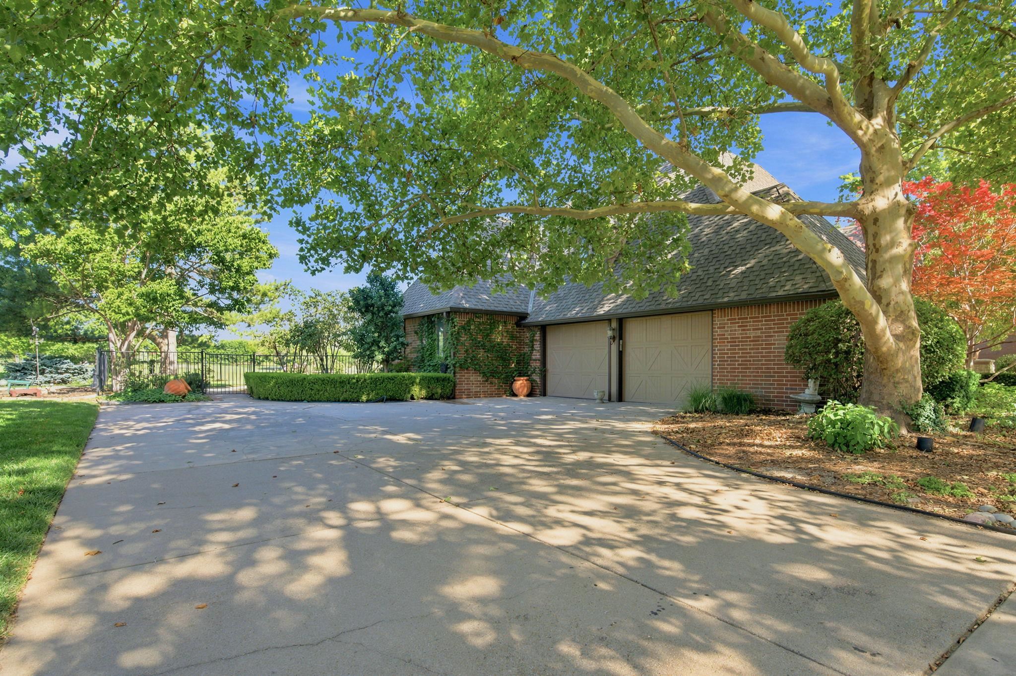 701 N Preston Trail Property Photo 3