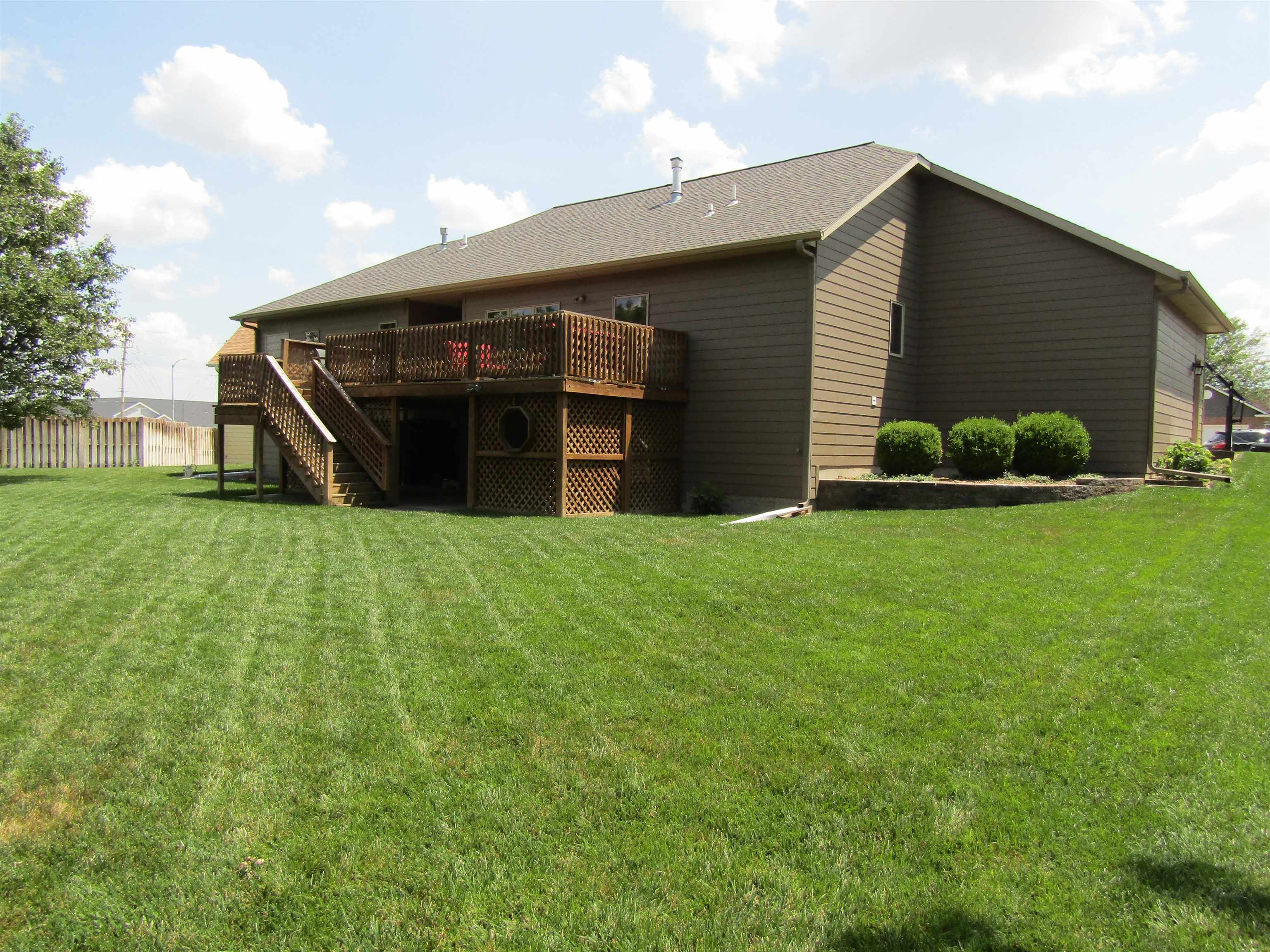 941 Twin Oaks Dr. Property Photo 3