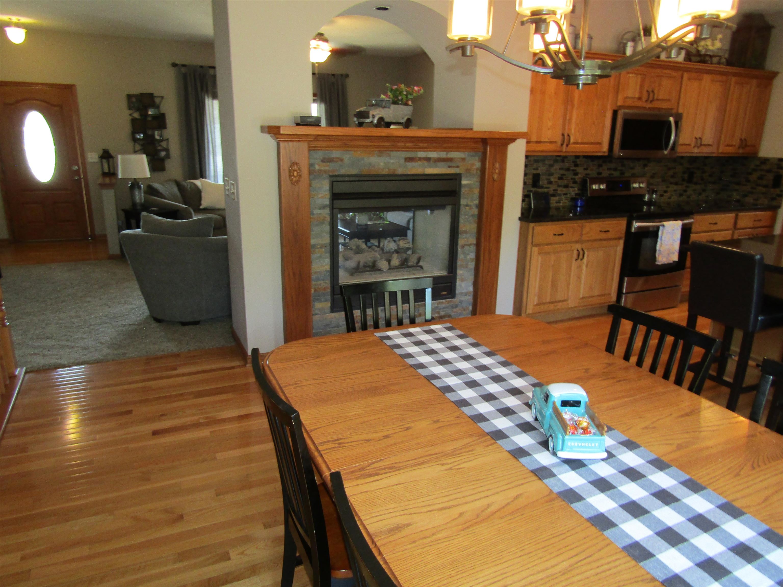 941 Twin Oaks Dr. Property Photo 14