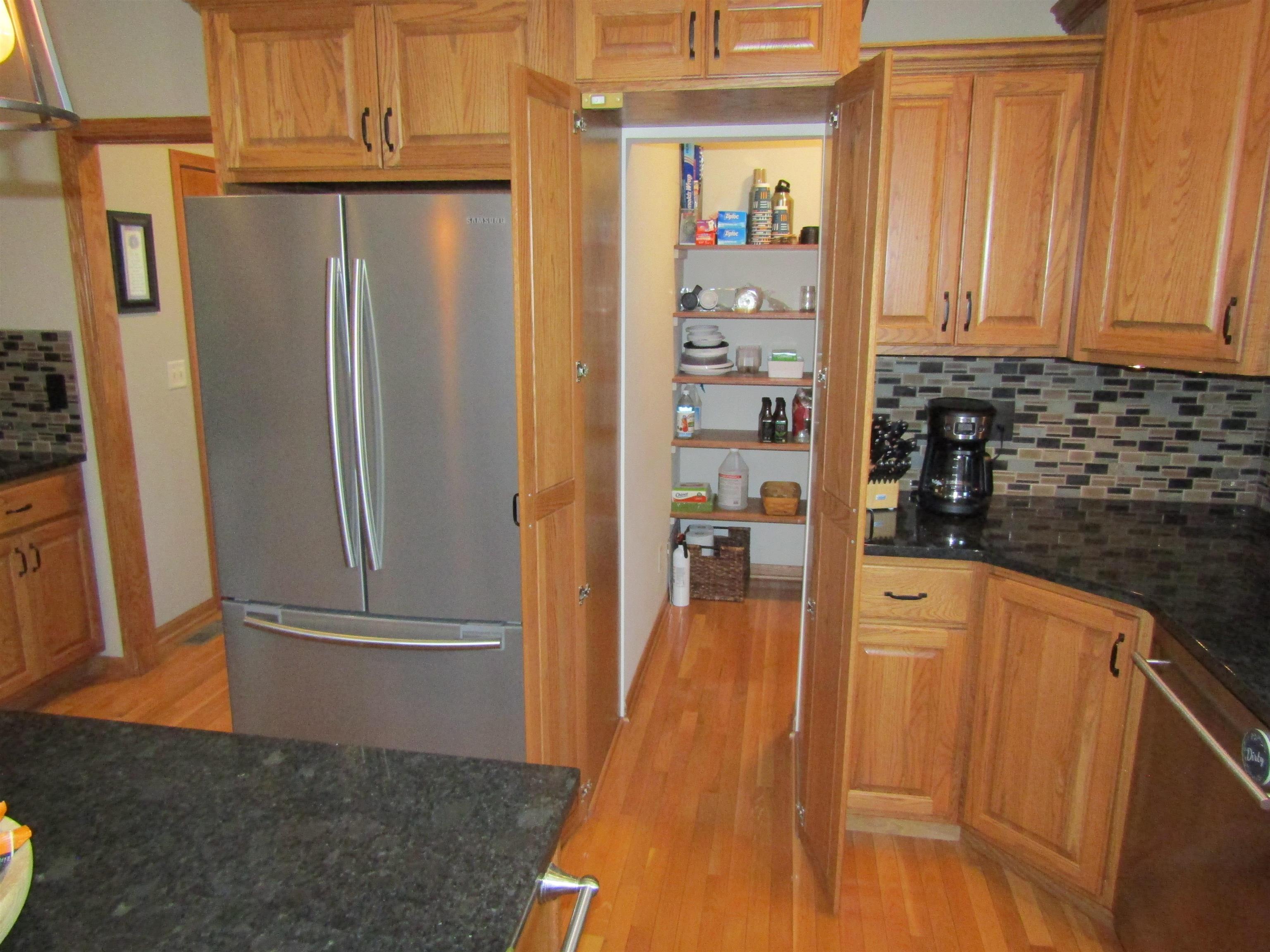 941 Twin Oaks Dr. Property Photo 15