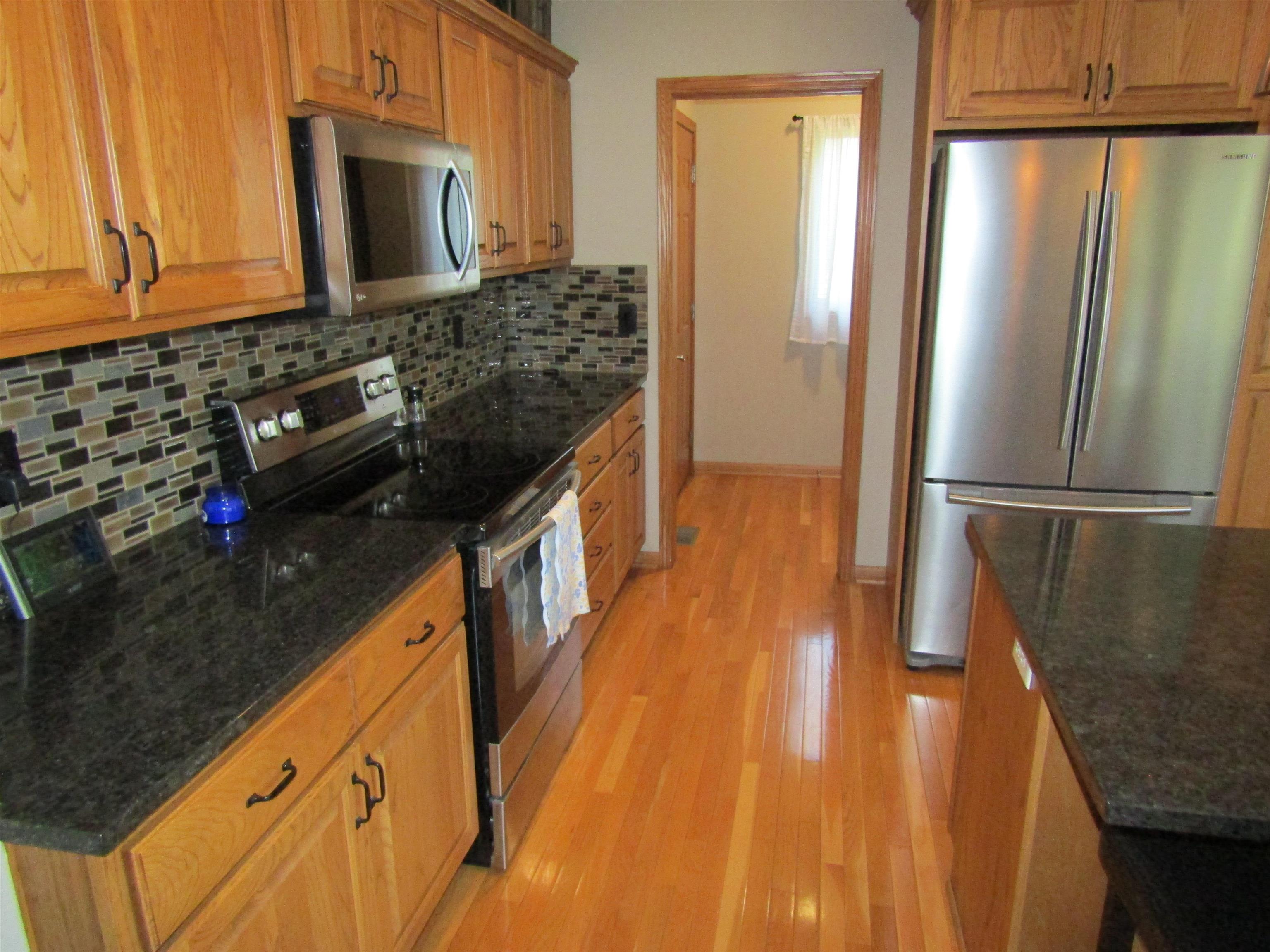 941 Twin Oaks Dr. Property Photo 17
