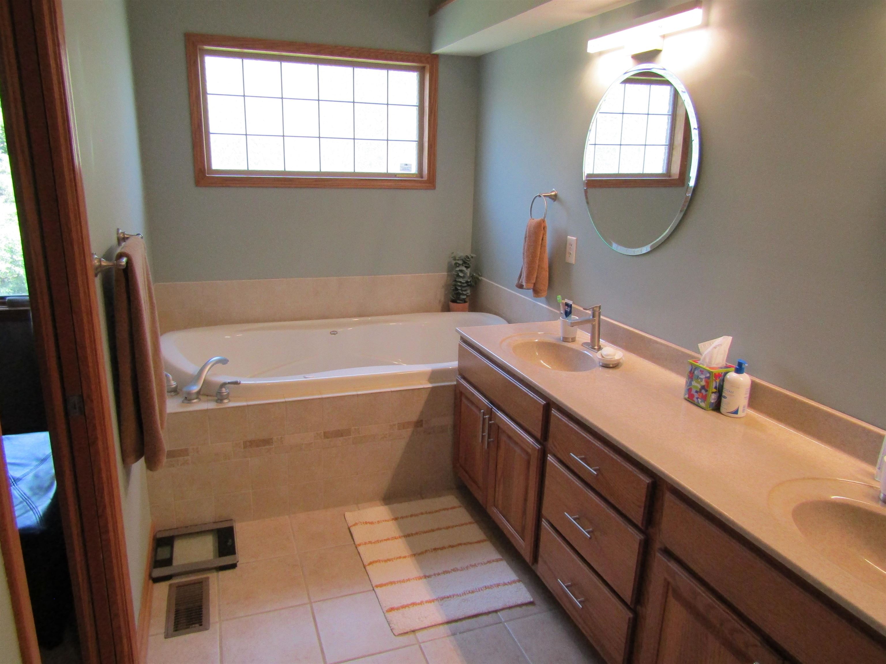 941 Twin Oaks Dr. Property Photo 26