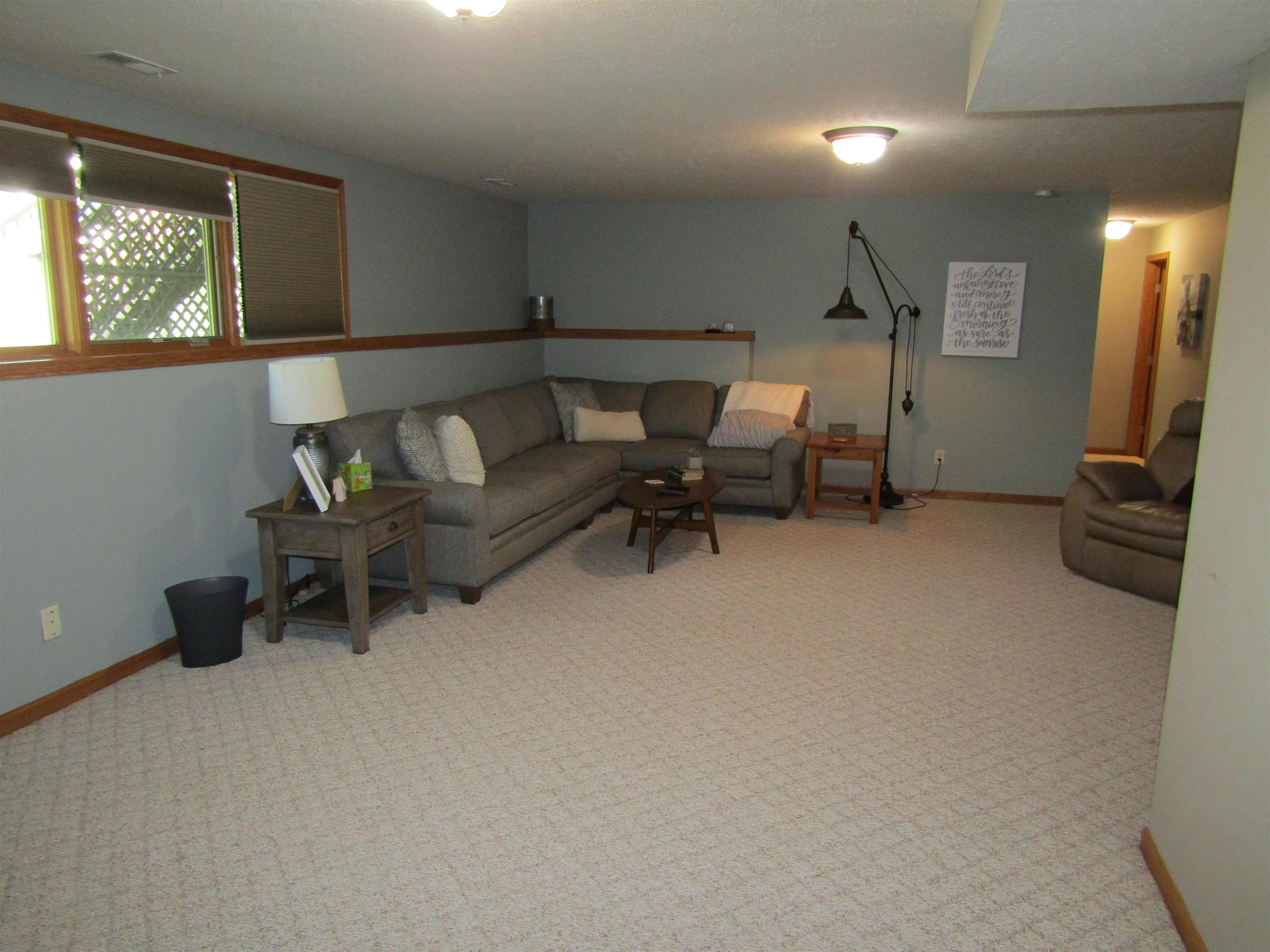 941 Twin Oaks Dr. Property Photo 32