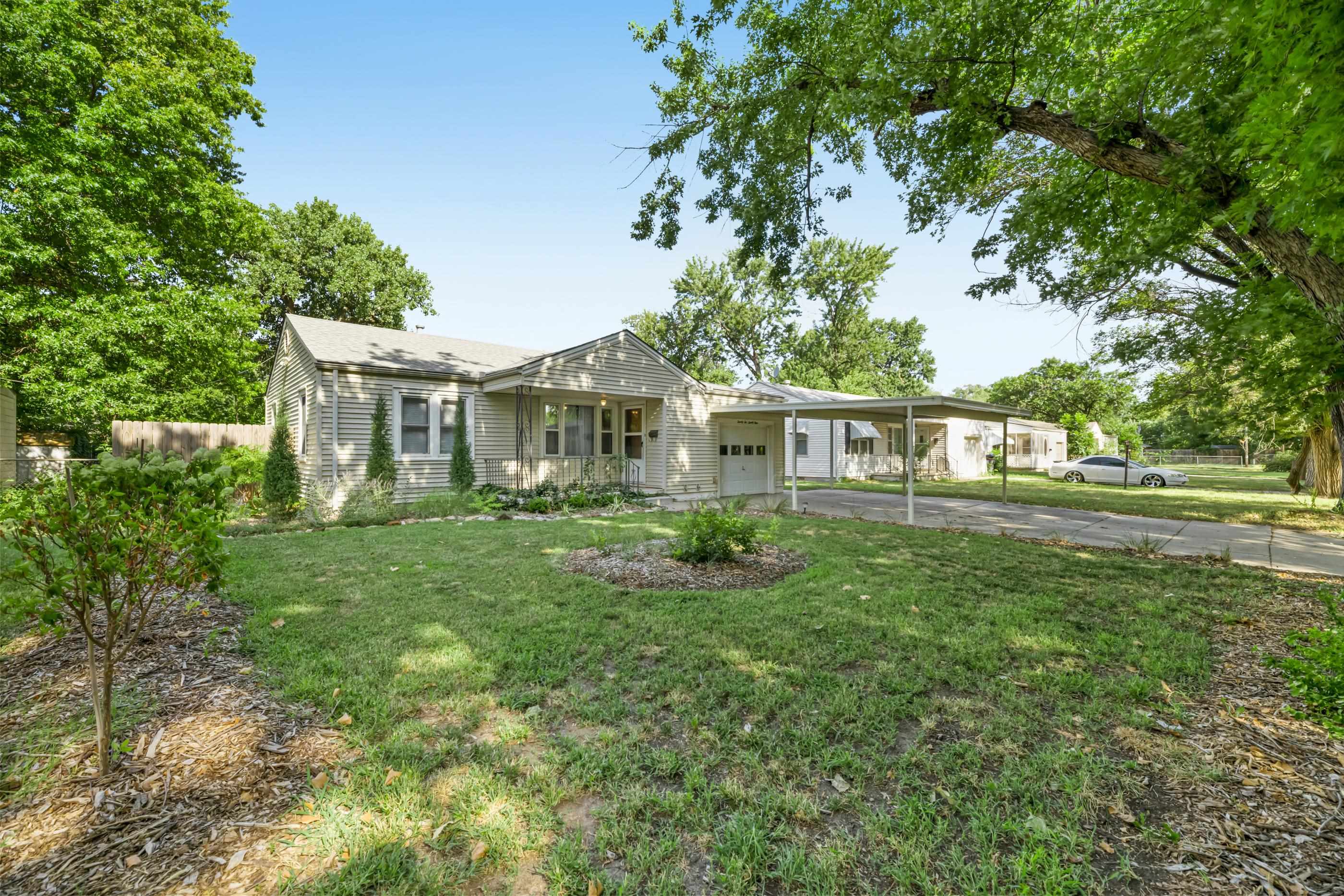 2221 S Green Property Photo 2