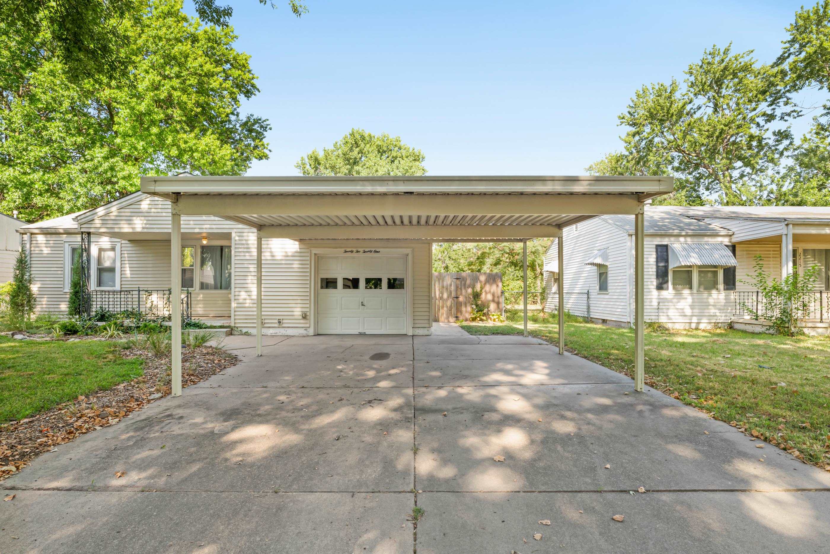 2221 S Green Property Photo 3