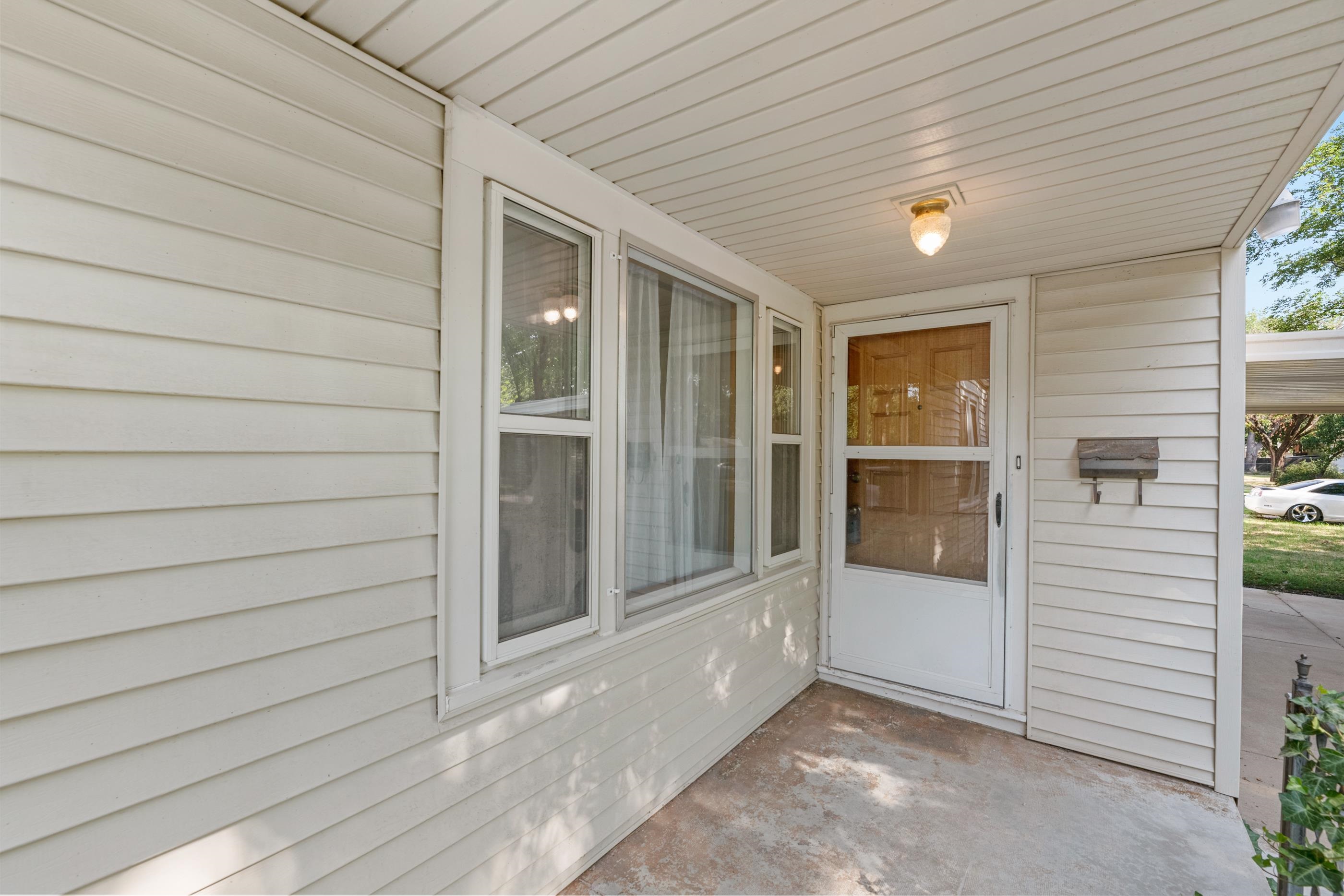 2221 S Green Property Photo 5