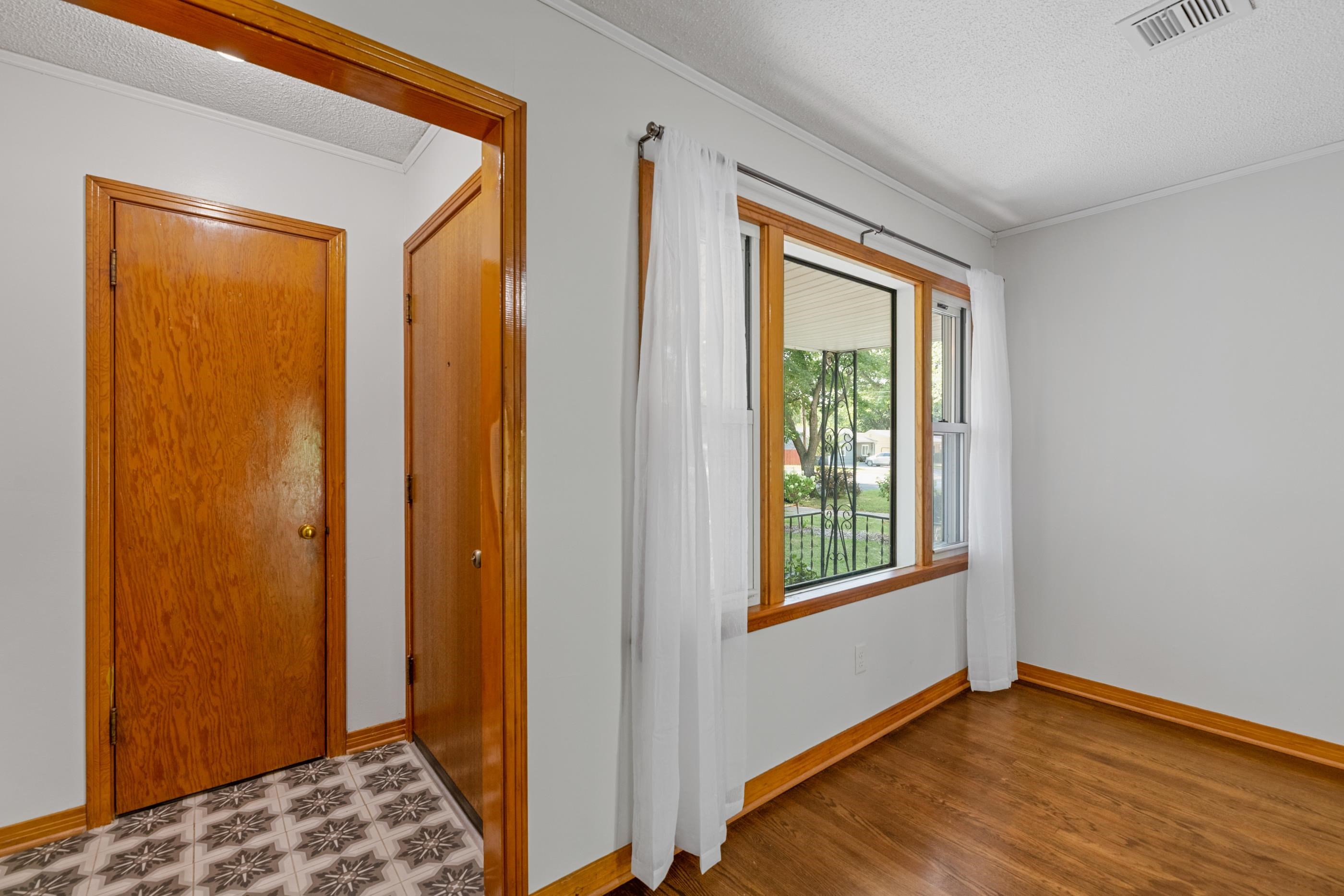 2221 S Green Property Photo 6