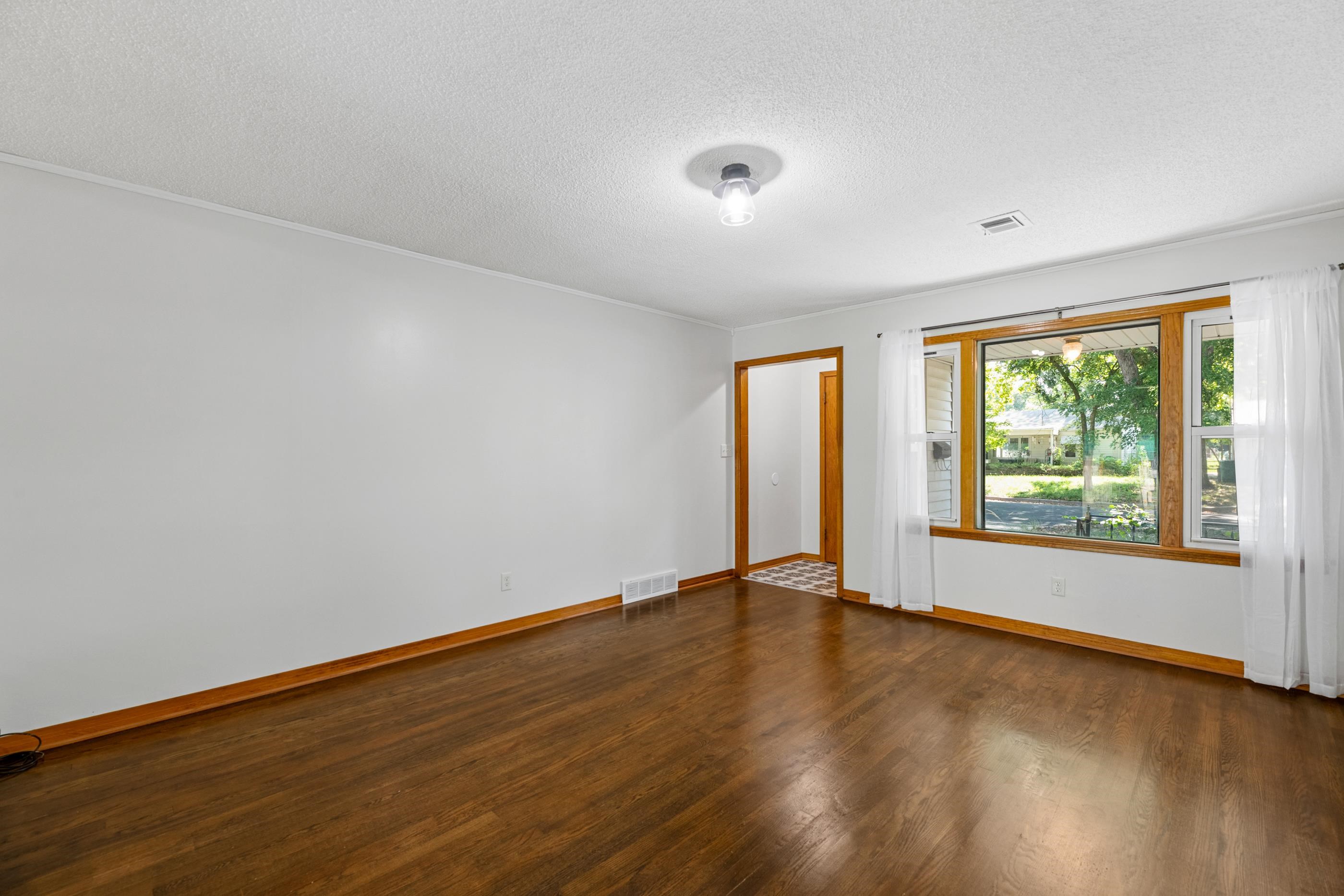 2221 S Green Property Photo 8