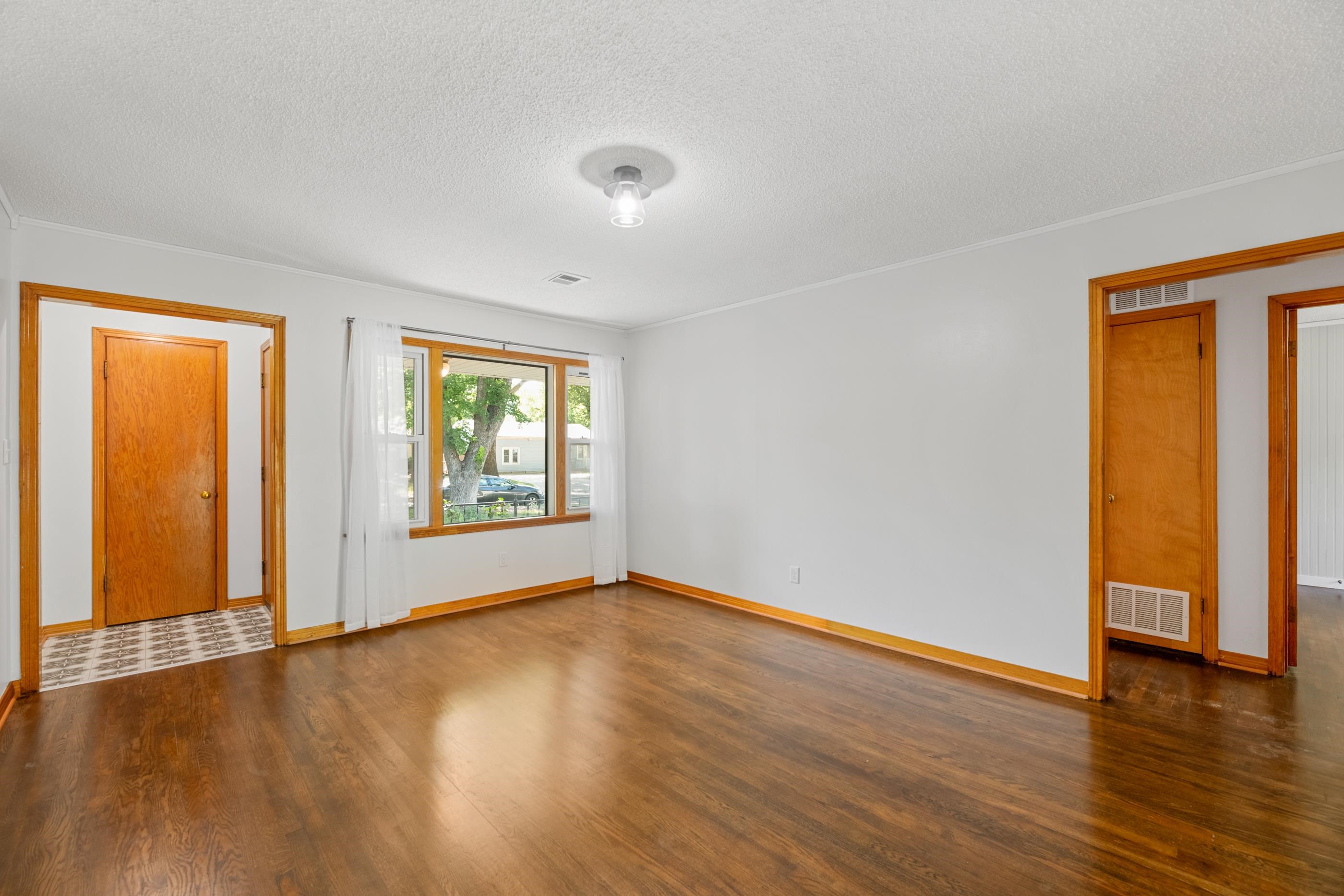 2221 S Green Property Photo 9