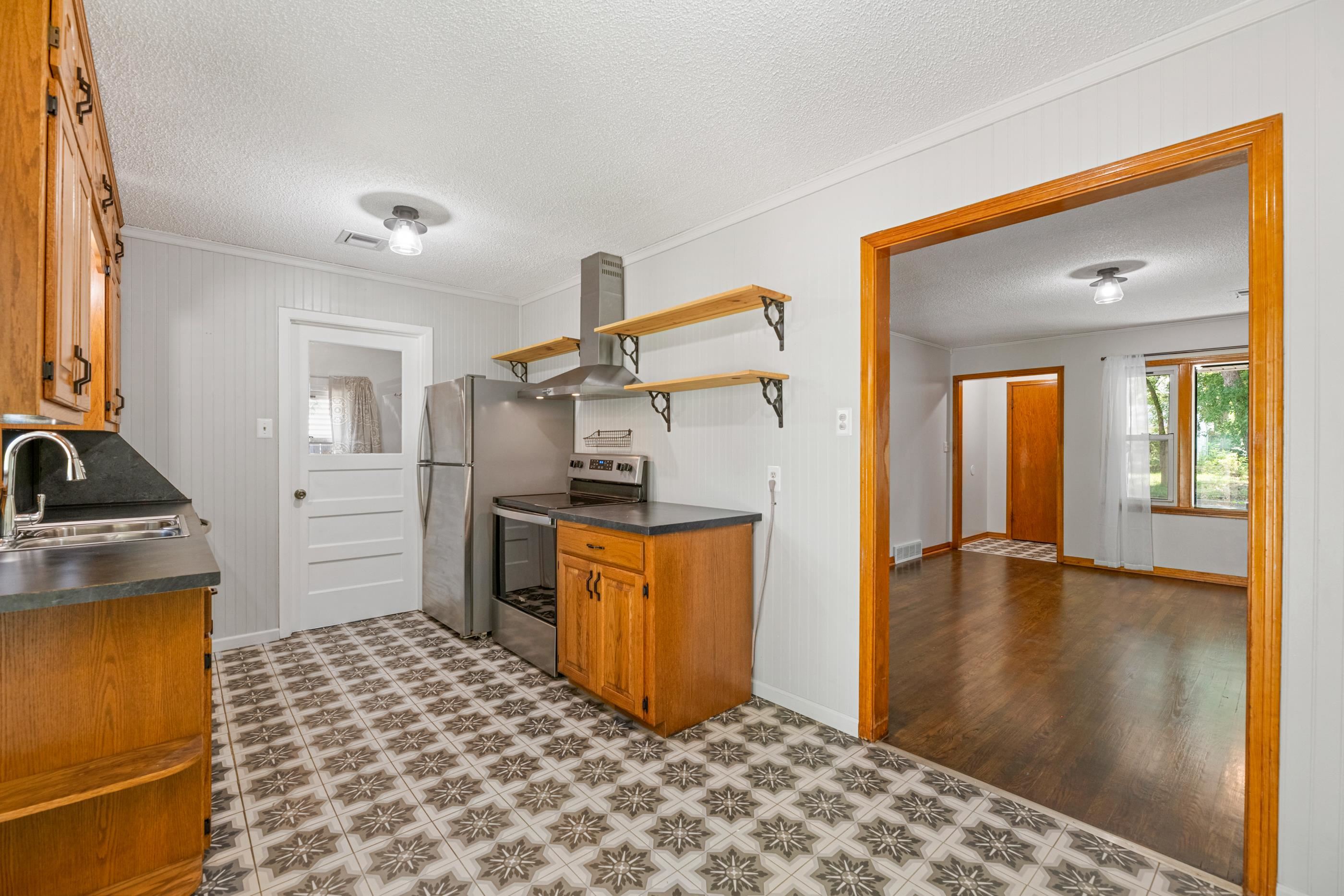 2221 S Green Property Photo 11