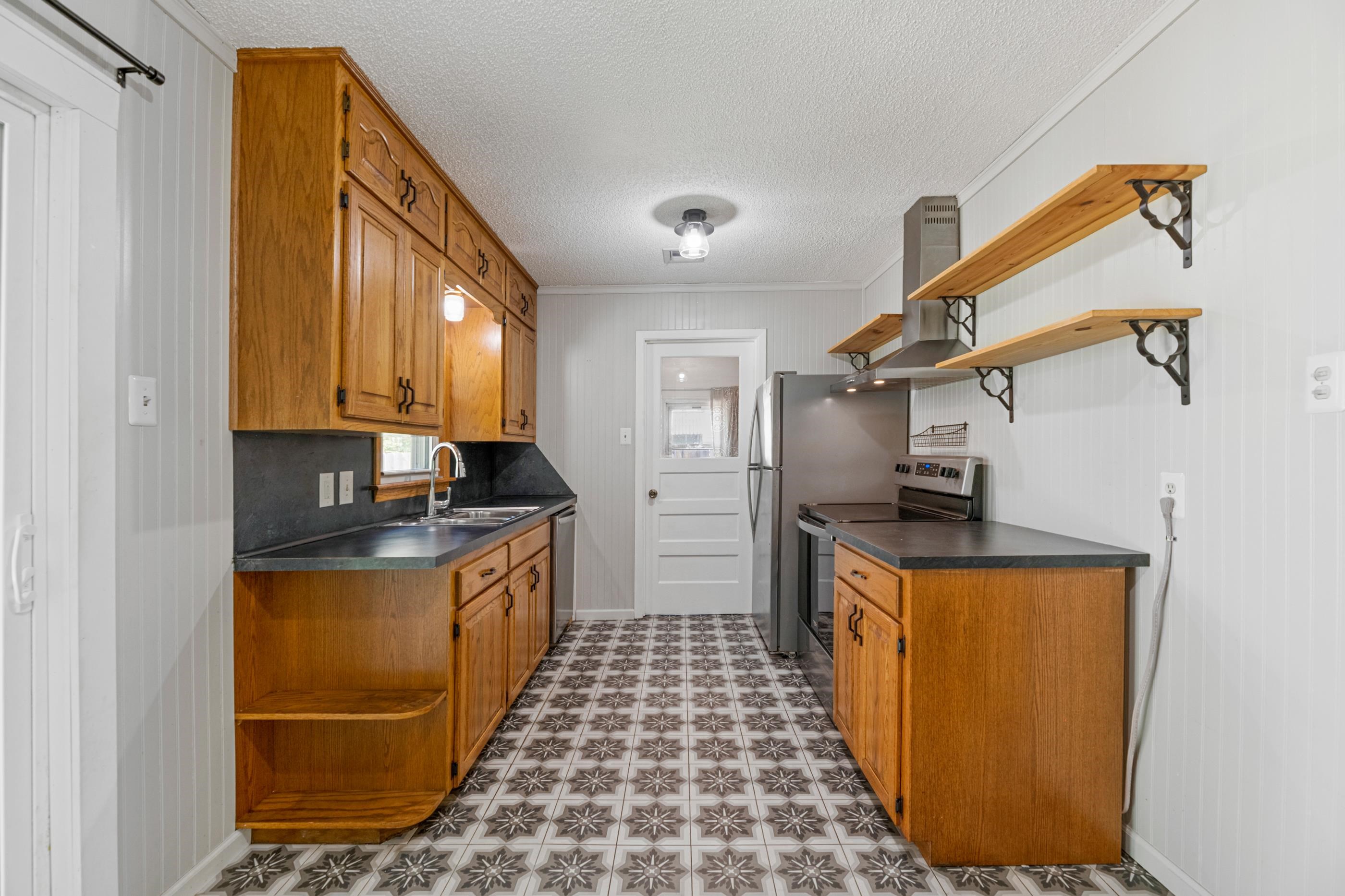 2221 S Green Property Photo 14