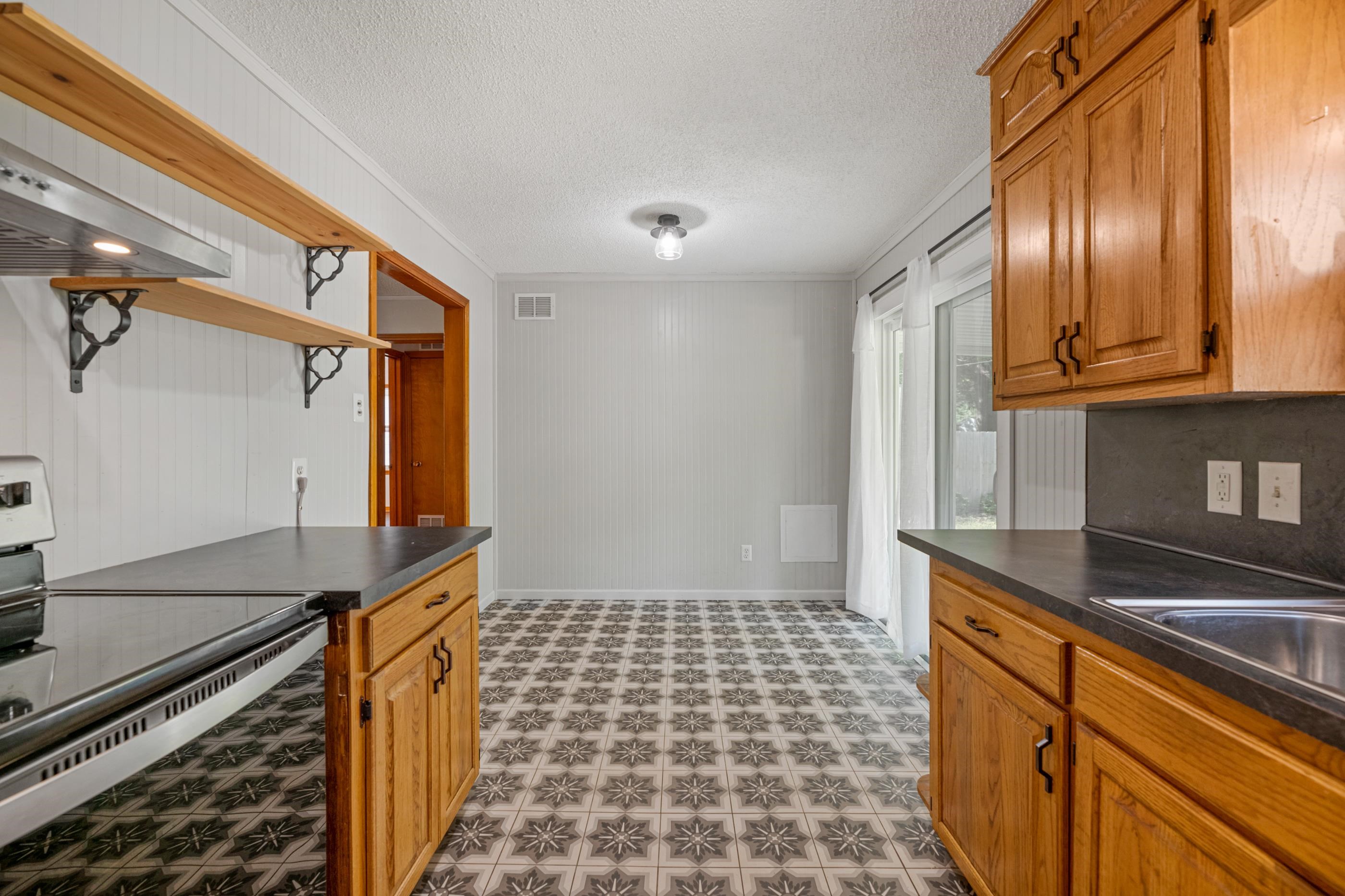 2221 S Green Property Photo 15