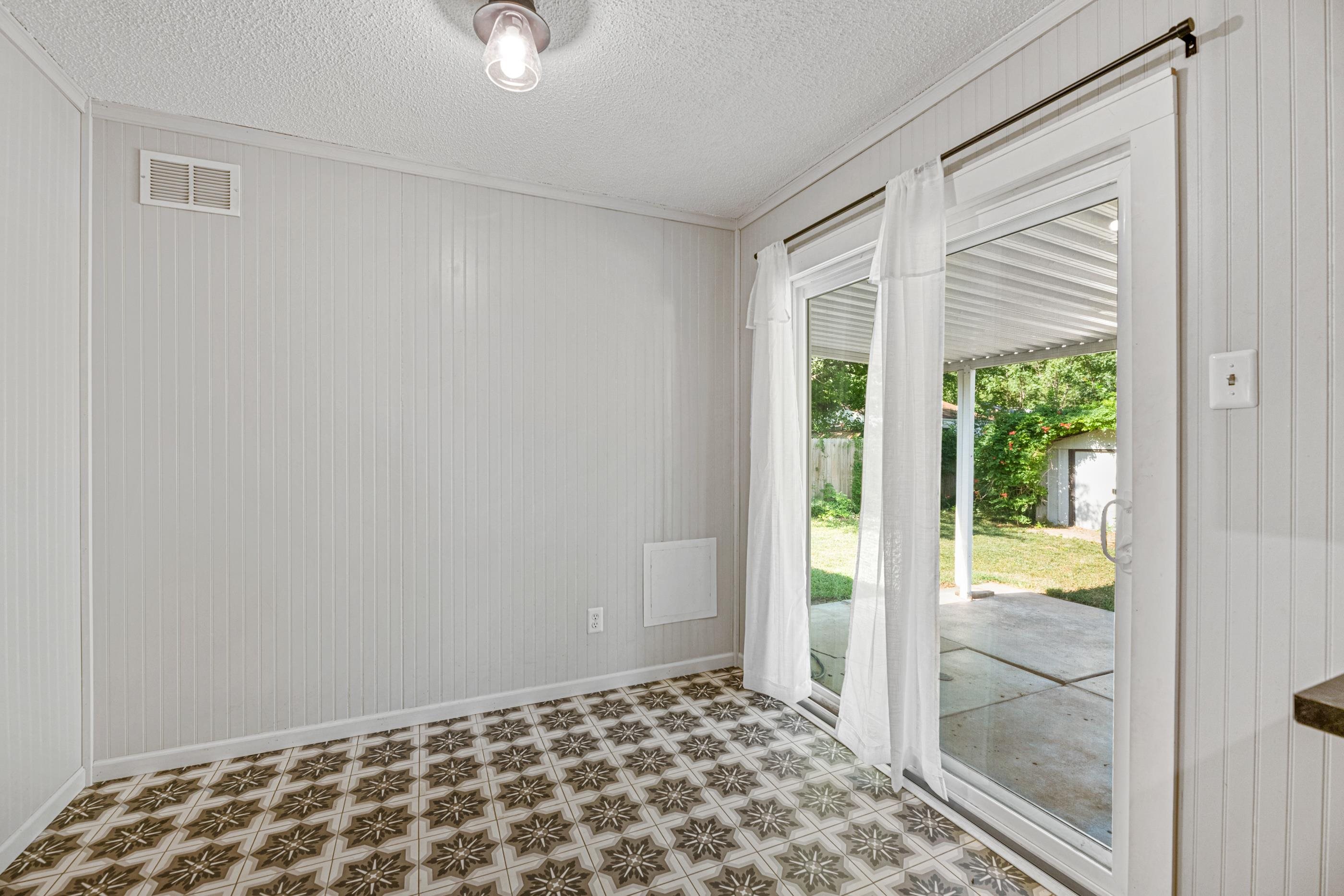 2221 S Green Property Photo 16