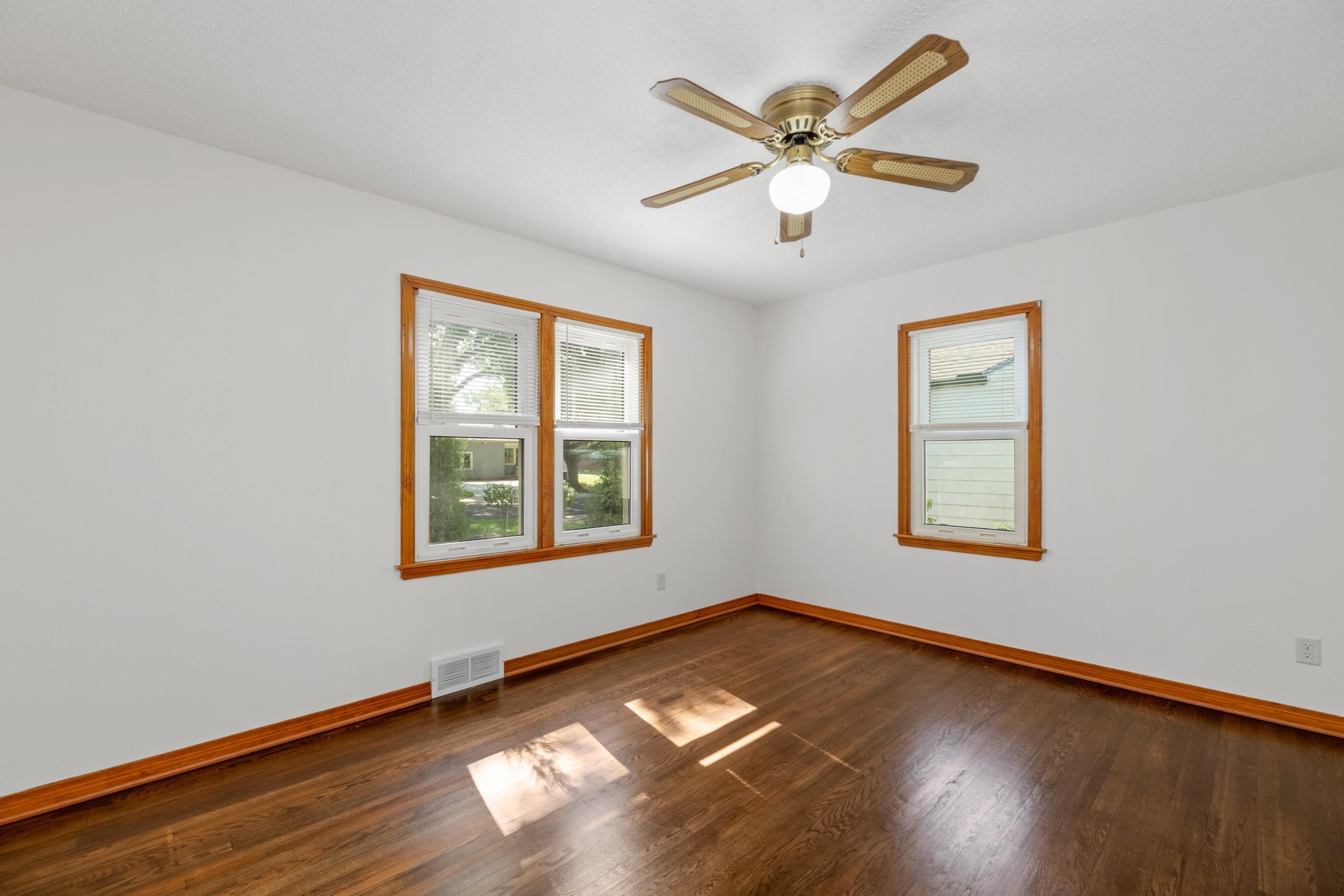 2221 S Green Property Photo 17