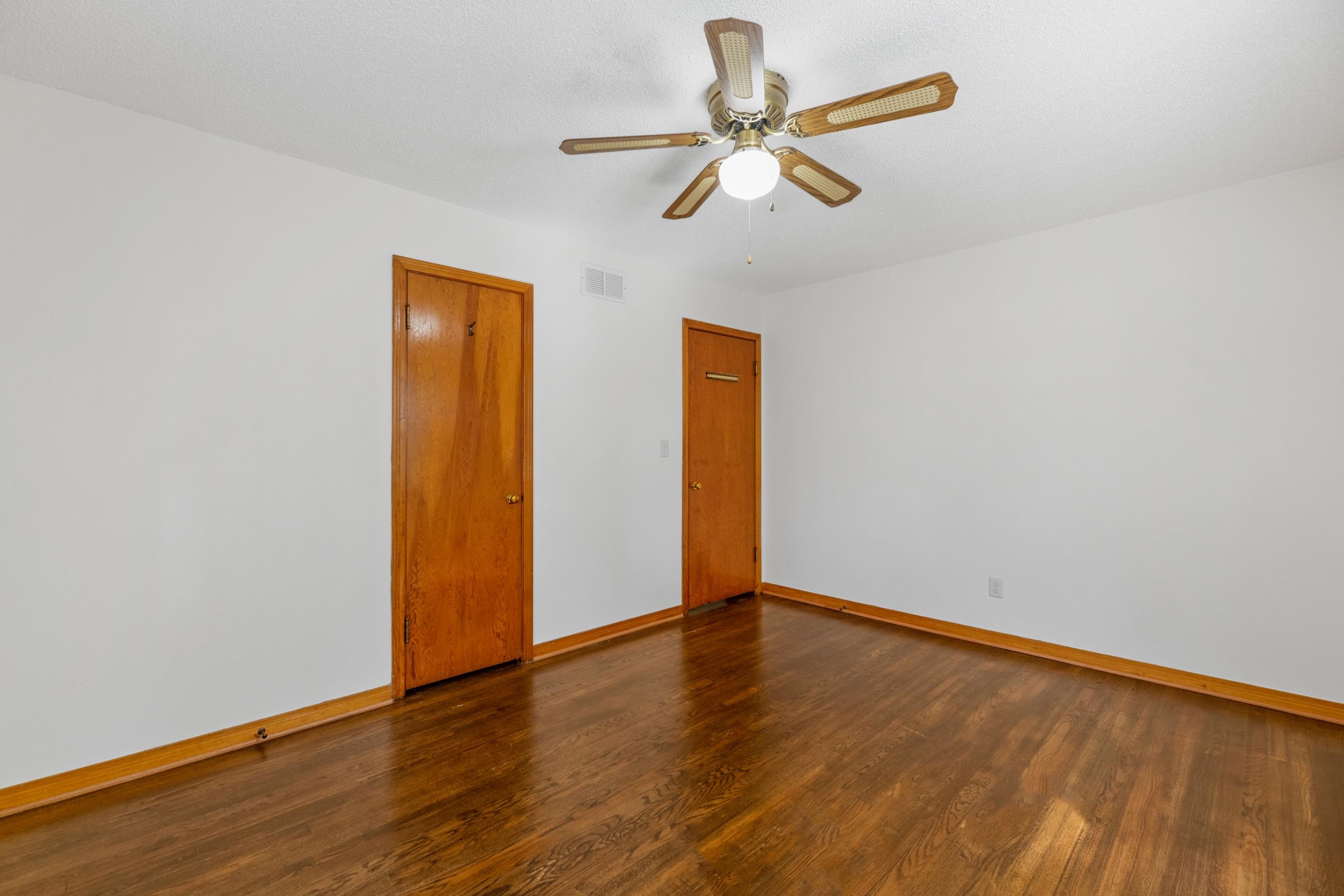 2221 S Green Property Photo 18