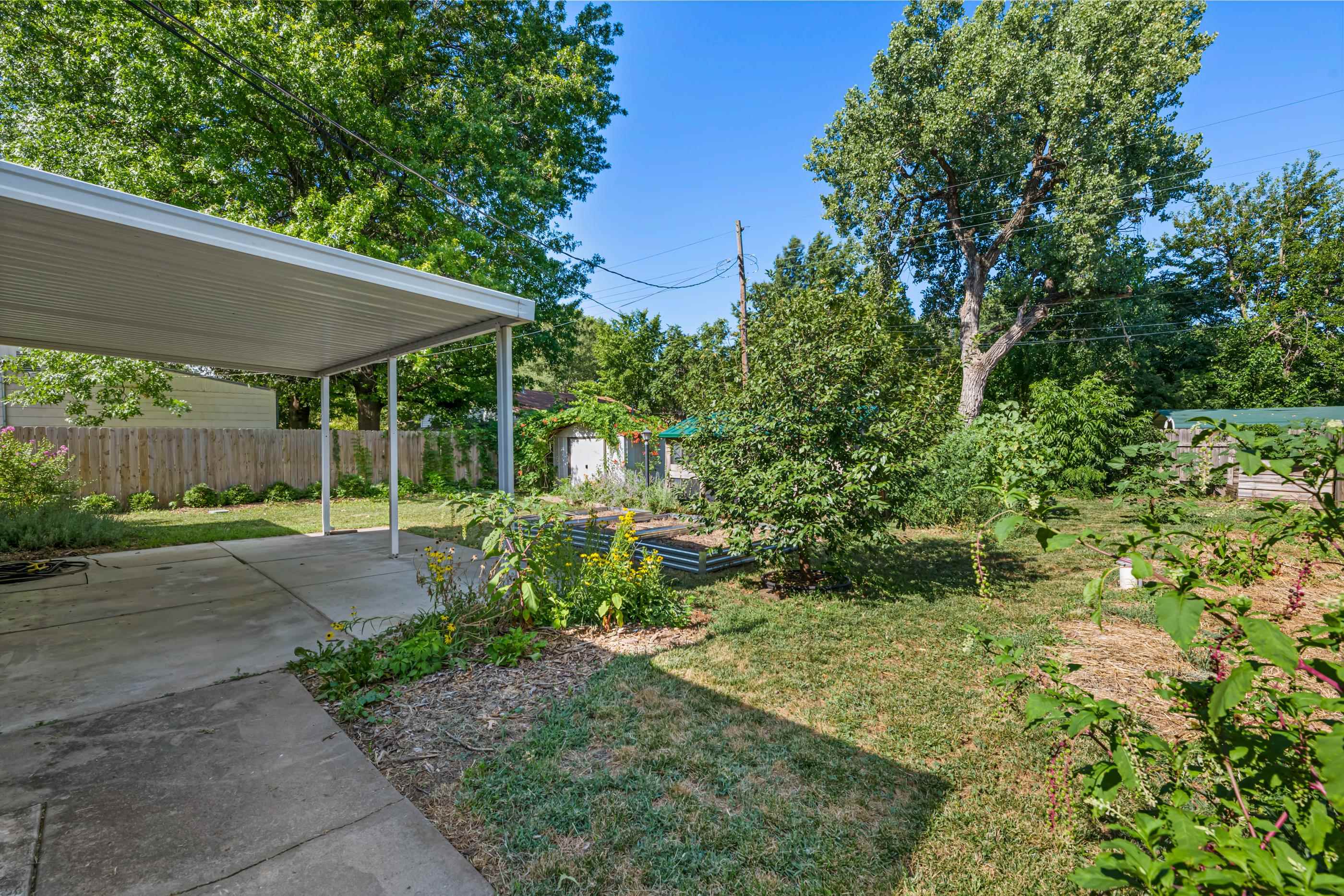 2221 S Green Property Photo 27