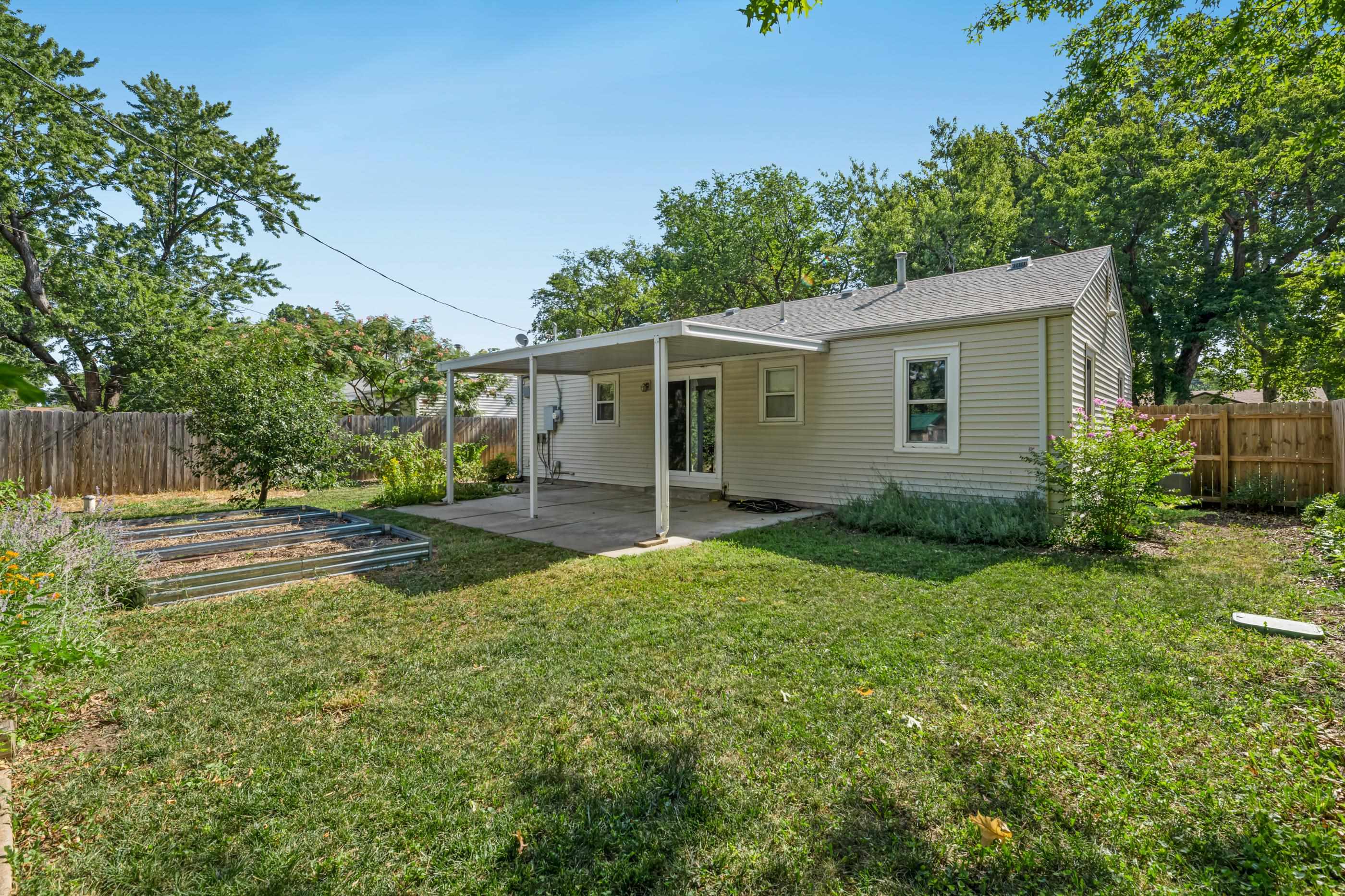 2221 S Green Property Photo 28