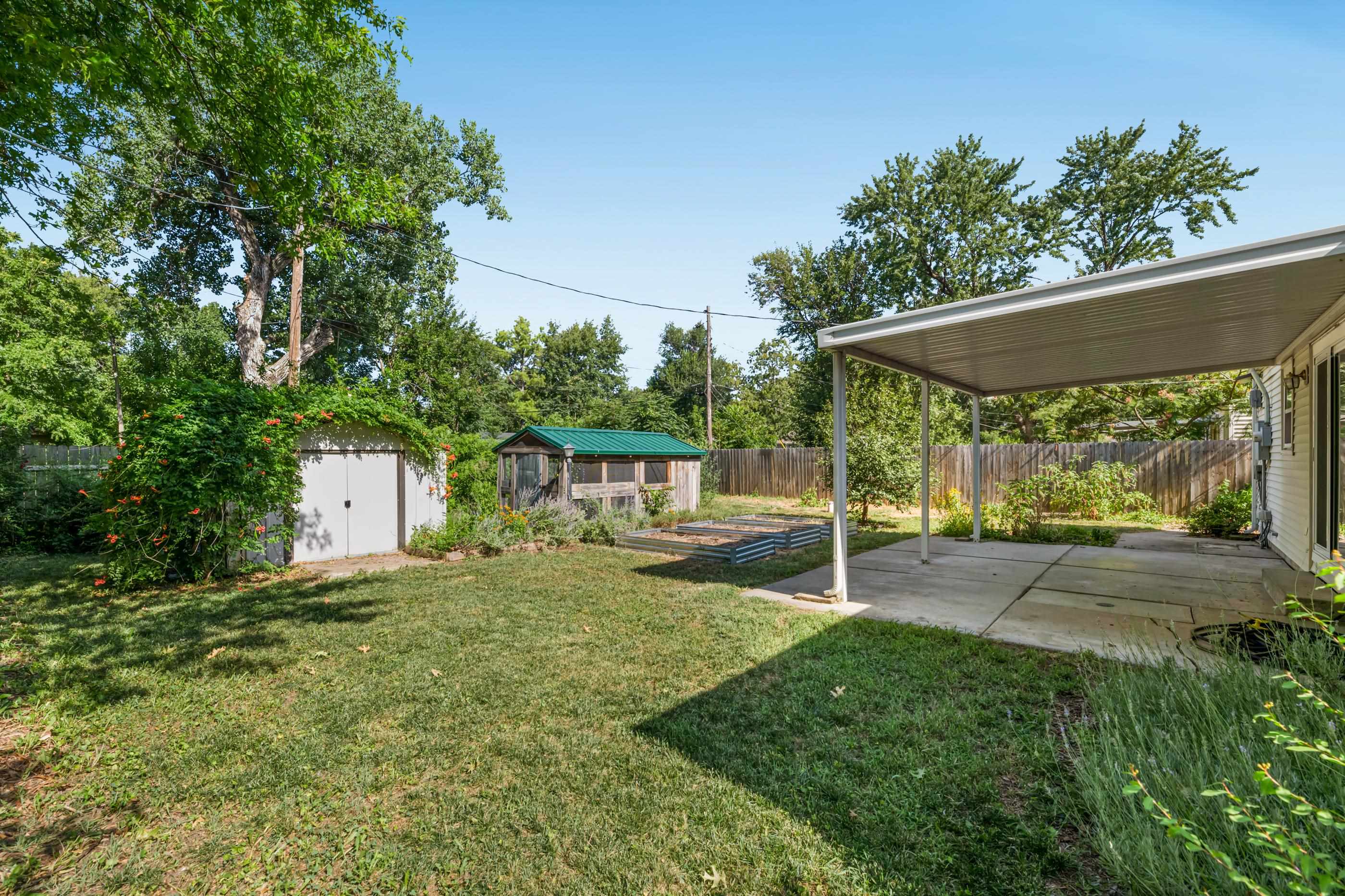 2221 S Green Property Photo 29