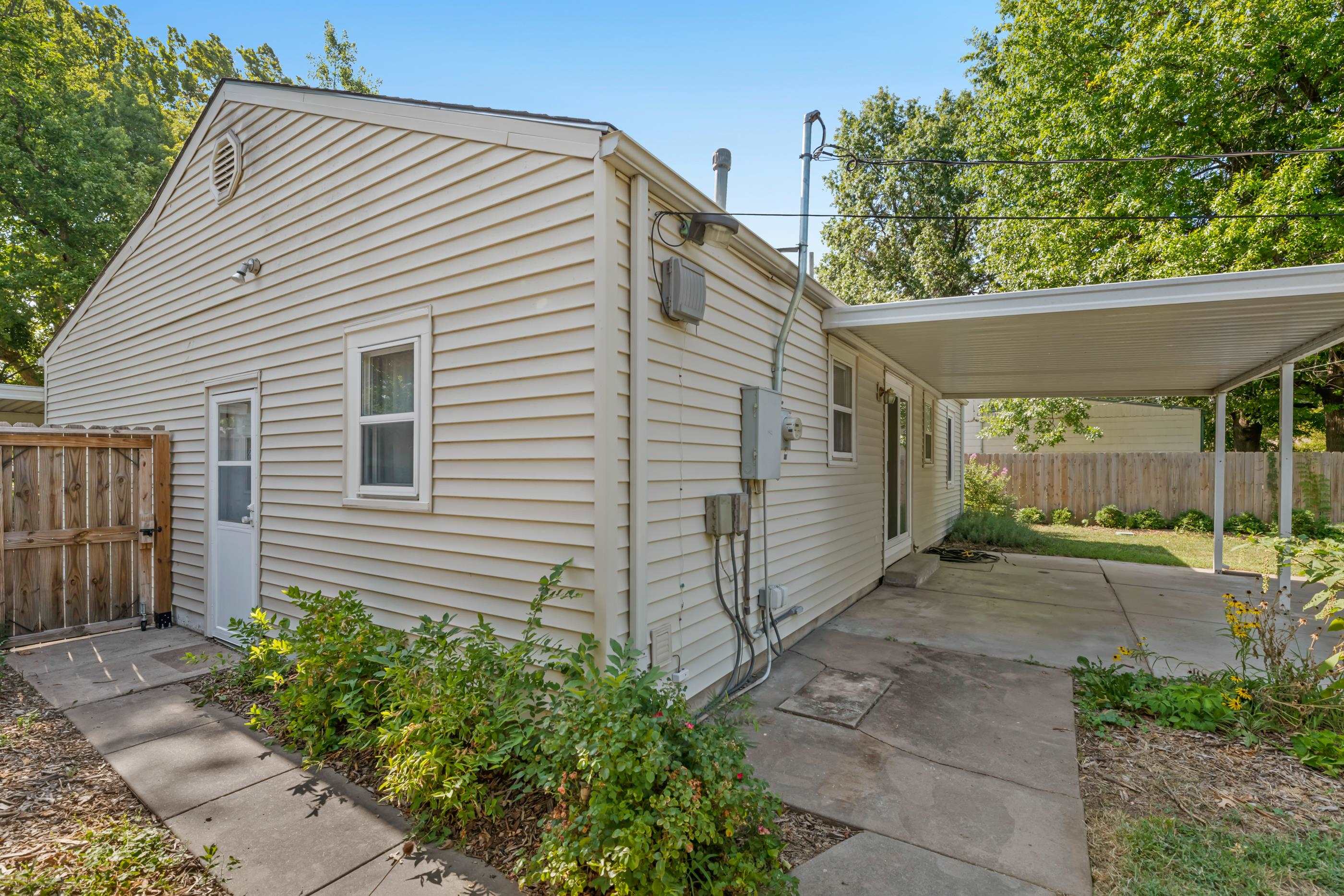 2221 S Green Property Photo 30