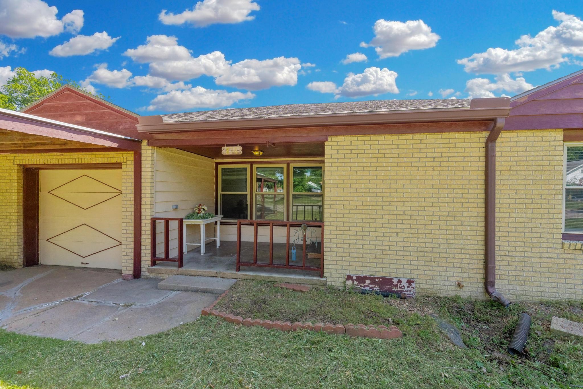 816 N Lincoln Property Photo 3