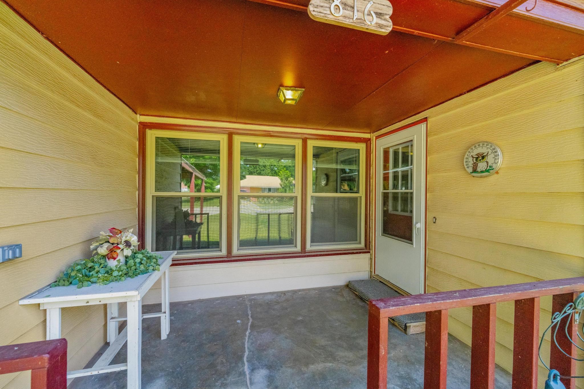 816 N Lincoln Property Photo 4