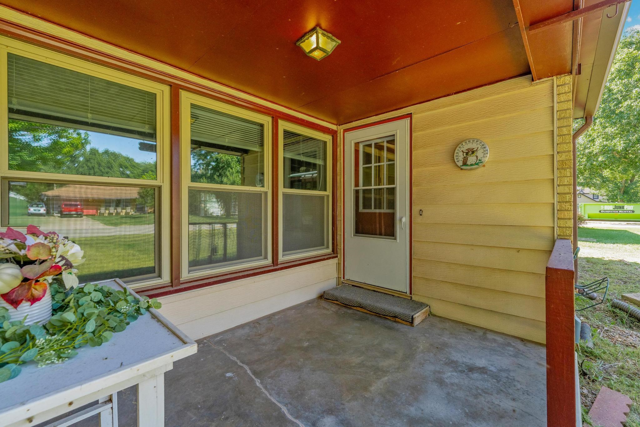 816 N Lincoln Property Photo 5