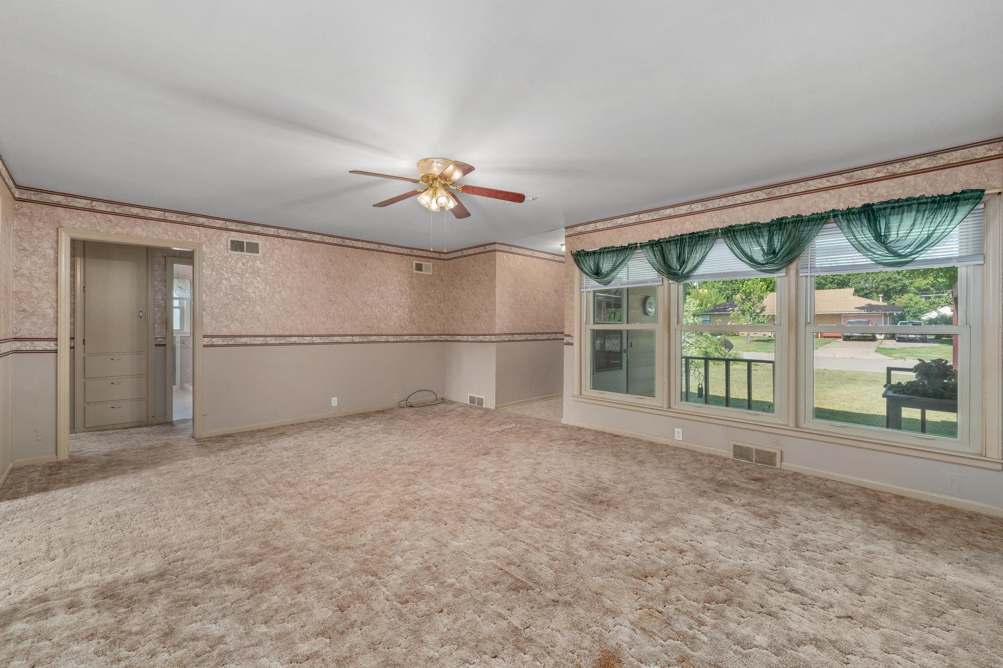 816 N Lincoln Property Photo 8