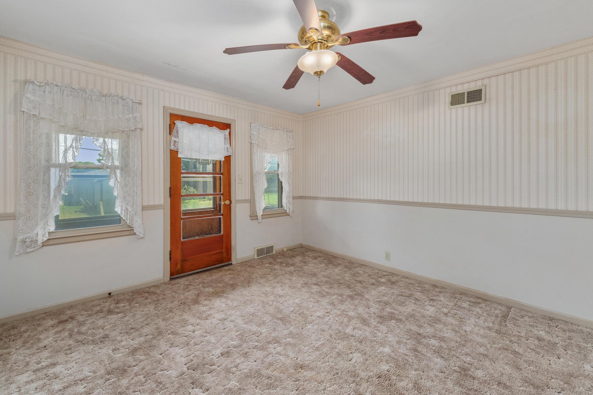 816 N Lincoln Property Photo 11