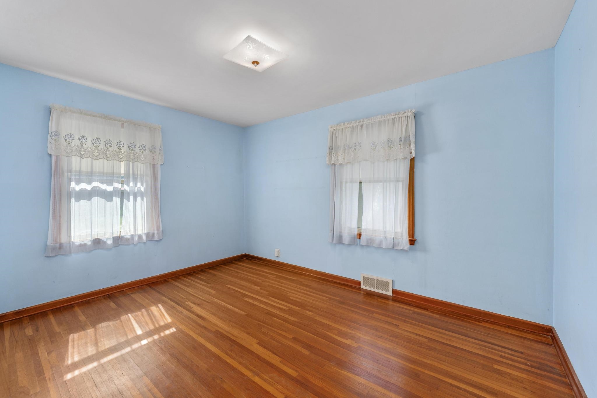 816 N Lincoln Property Photo 23