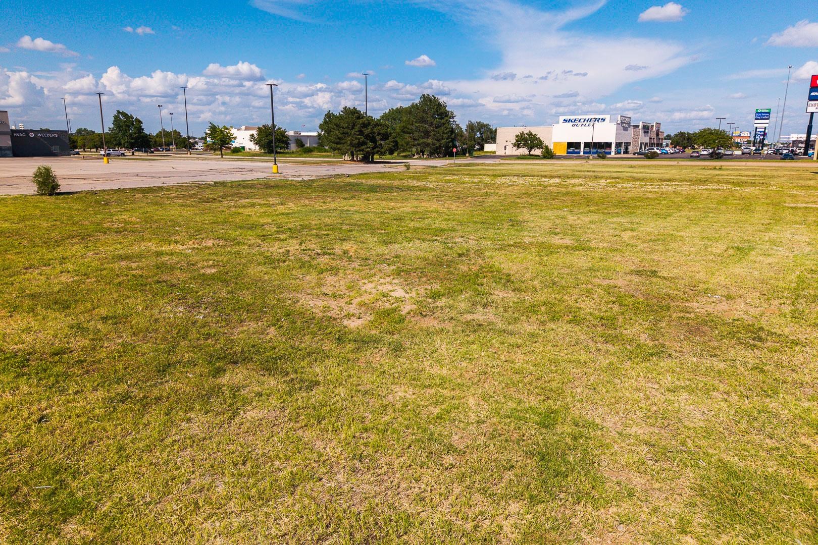 4702 W Kellogg Property Photo 12